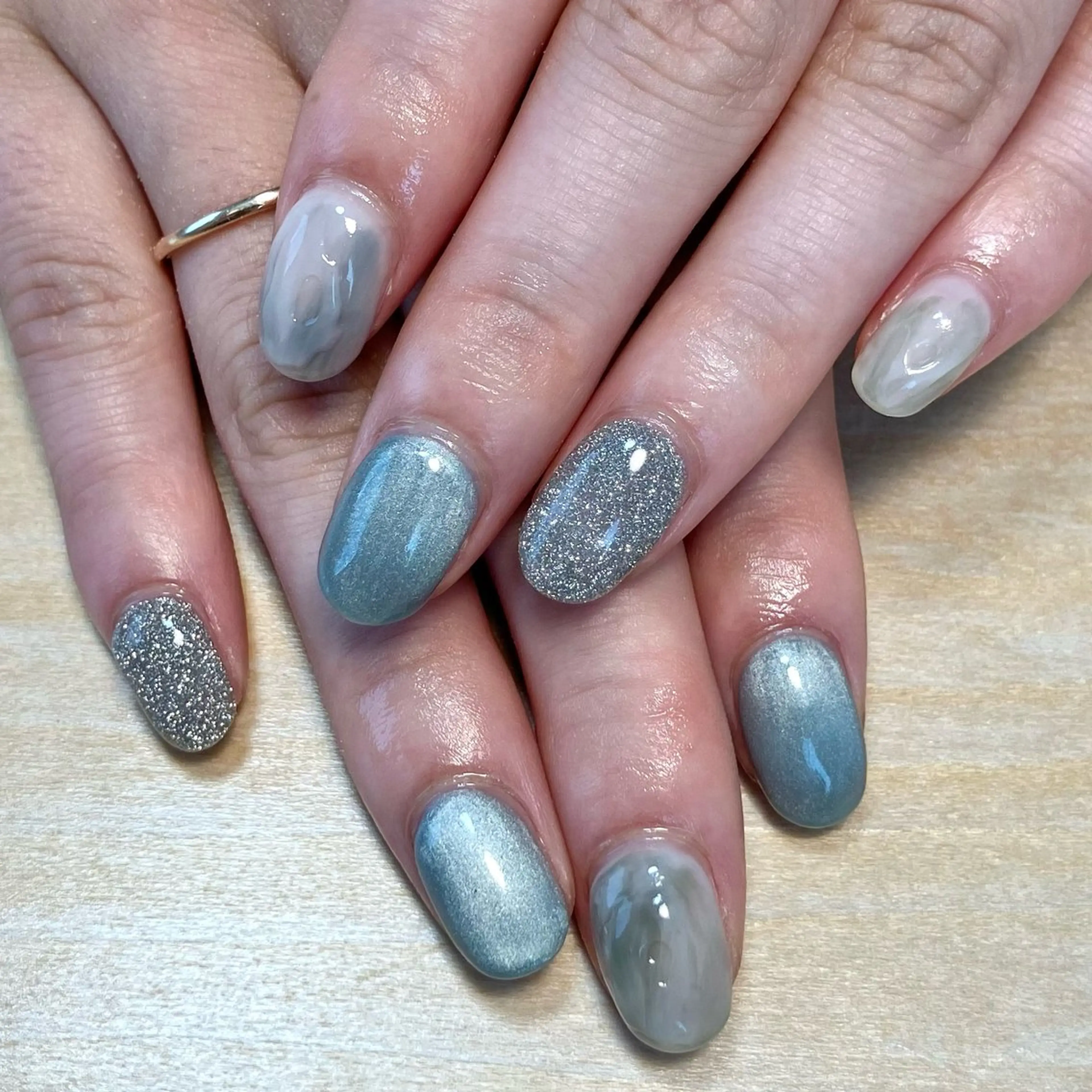 ネイル ブルー フラッシュネイル 水色 ぷっくりネイル シルバー nailroom kukaのネイルデザイン
