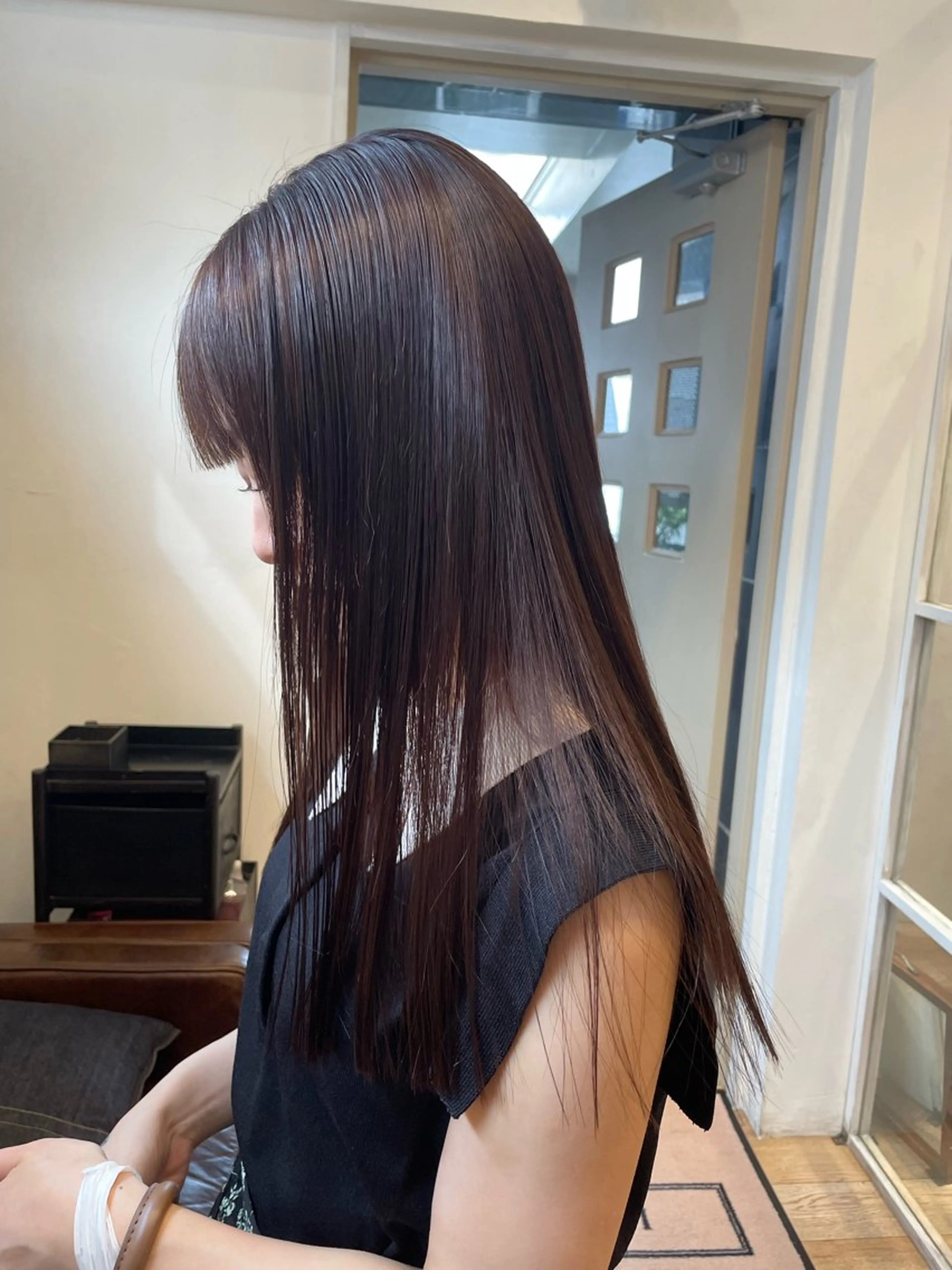 ロング カット ヘアカラー 縮毛矯正 ミルクティー× グレージュMOMOのヘアスタイル