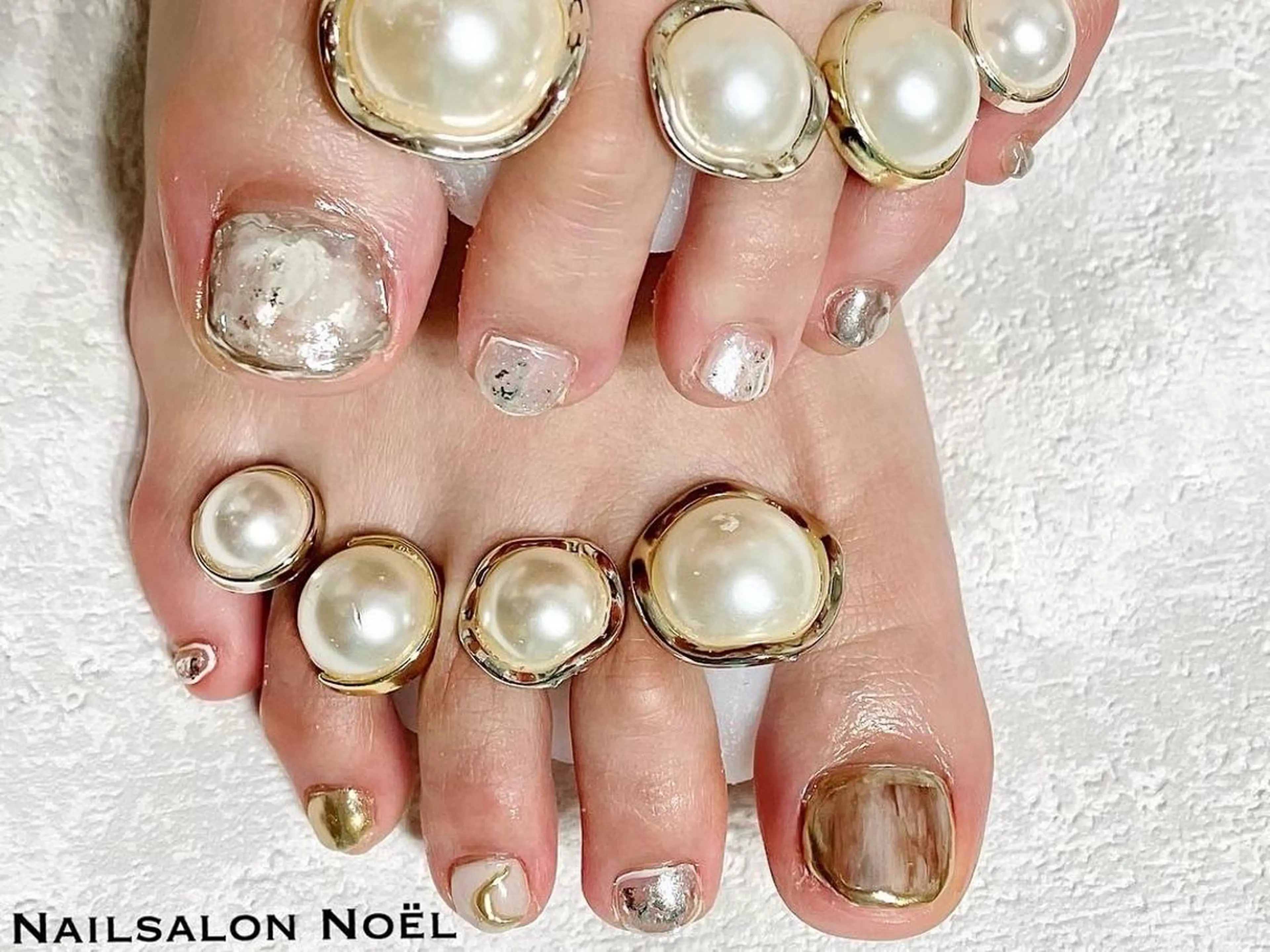 ネイル ブラウン ミラーネイル ニュアンスネイル ホワイト Nailsalon Noël所属・Nailsalon &Noelのネイルデザイン