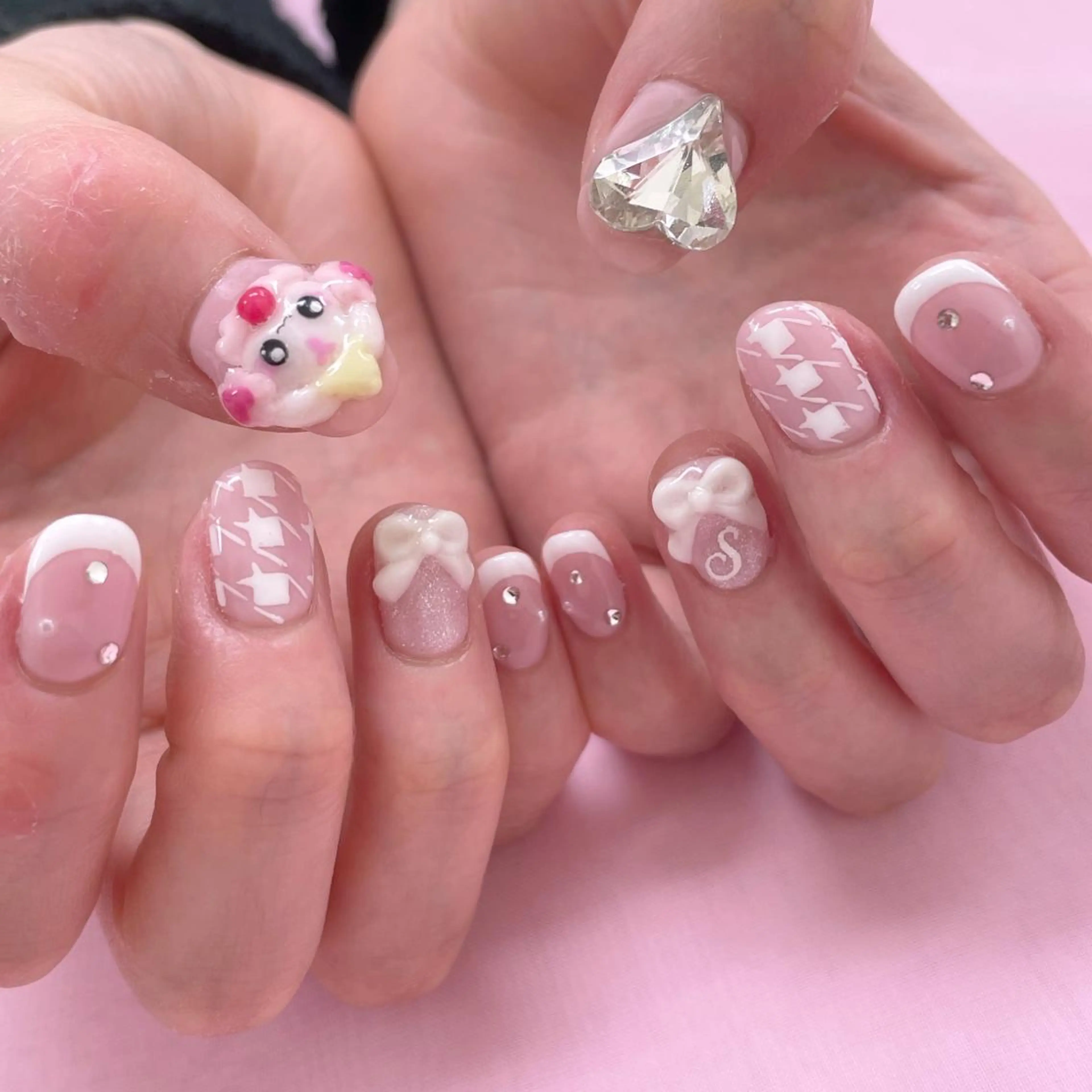 ネイル ハート ストーンネイル ハンドネイル 五十嵐 美智のネイルデザイン