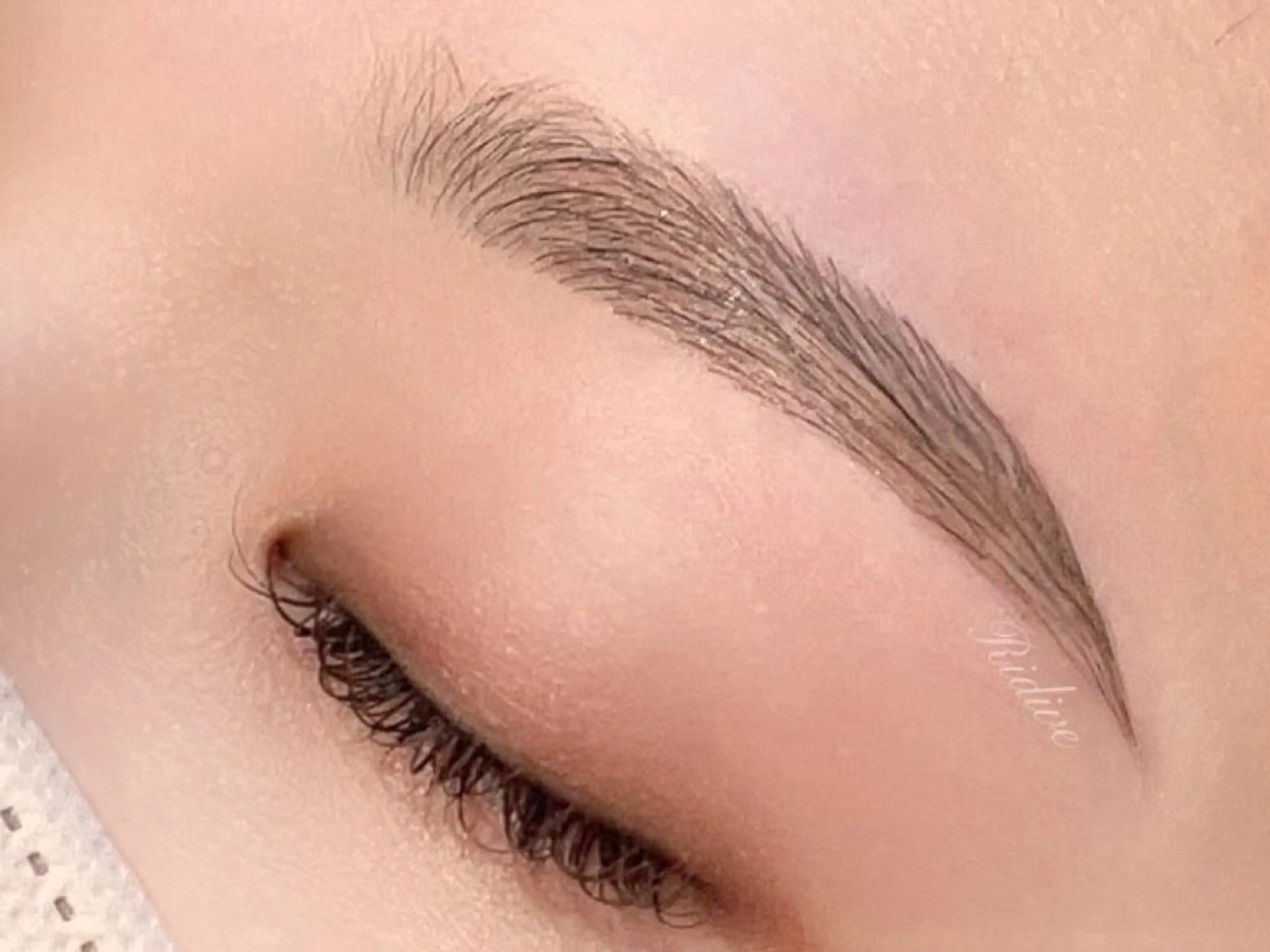 アイブロウ Ridive Ayaの眉毛・アイブロウイメージ