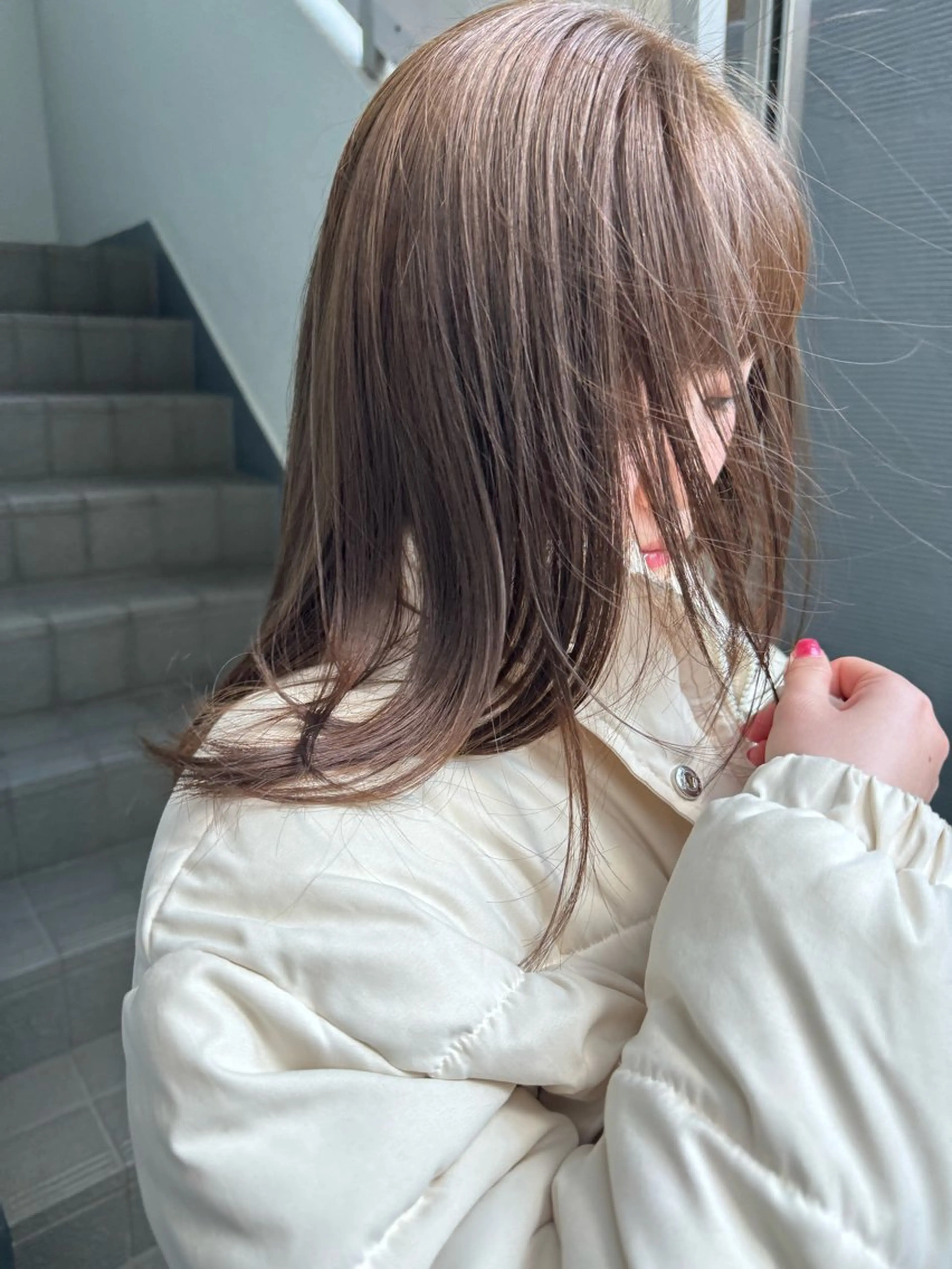 ミディアム カラー ベージュカラー ダブルカラー グレージュ カーキグレージュ オリーブベージュ 鈴木駿介 レイヤーカットのヘアスタイル
