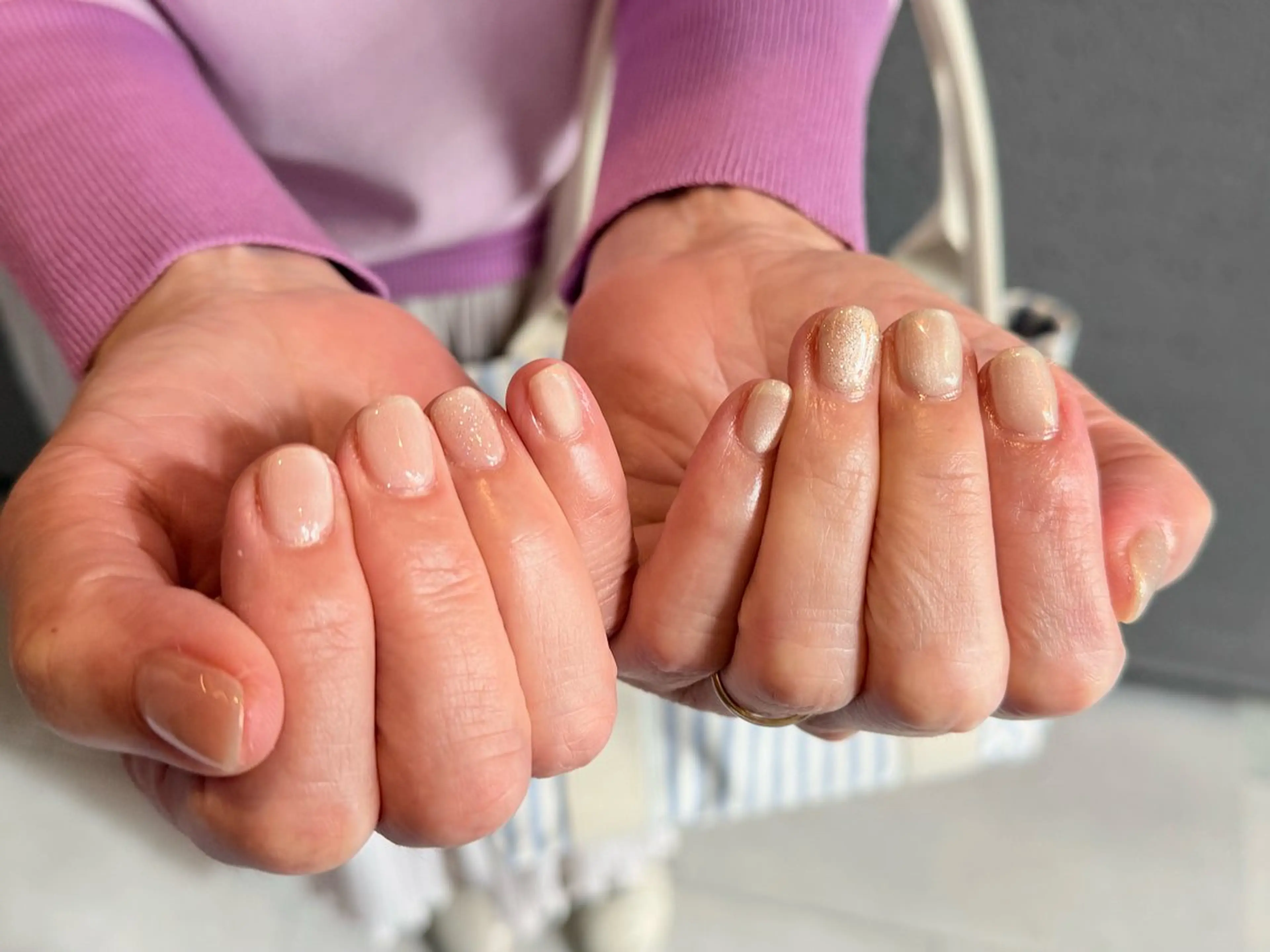 ネイル オーロラネイル マグネットネイル ハンドネイル ハンドケア nail salon swaddle 🪽のネイルデザイン