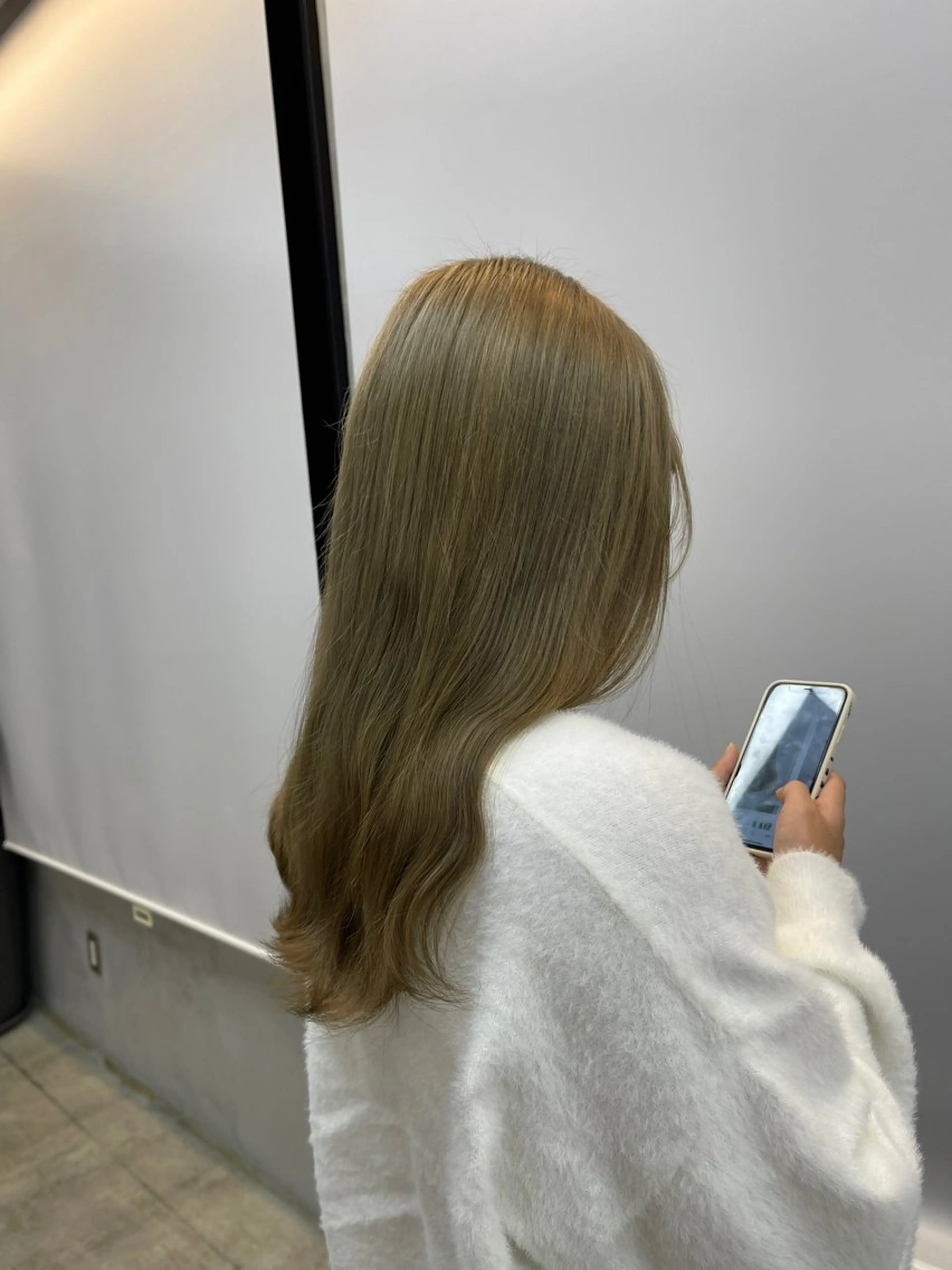 ロング カラー ベージュカラー ブリーチ 🌷艶感カラー🌷 富施 優花のヘアスタイル