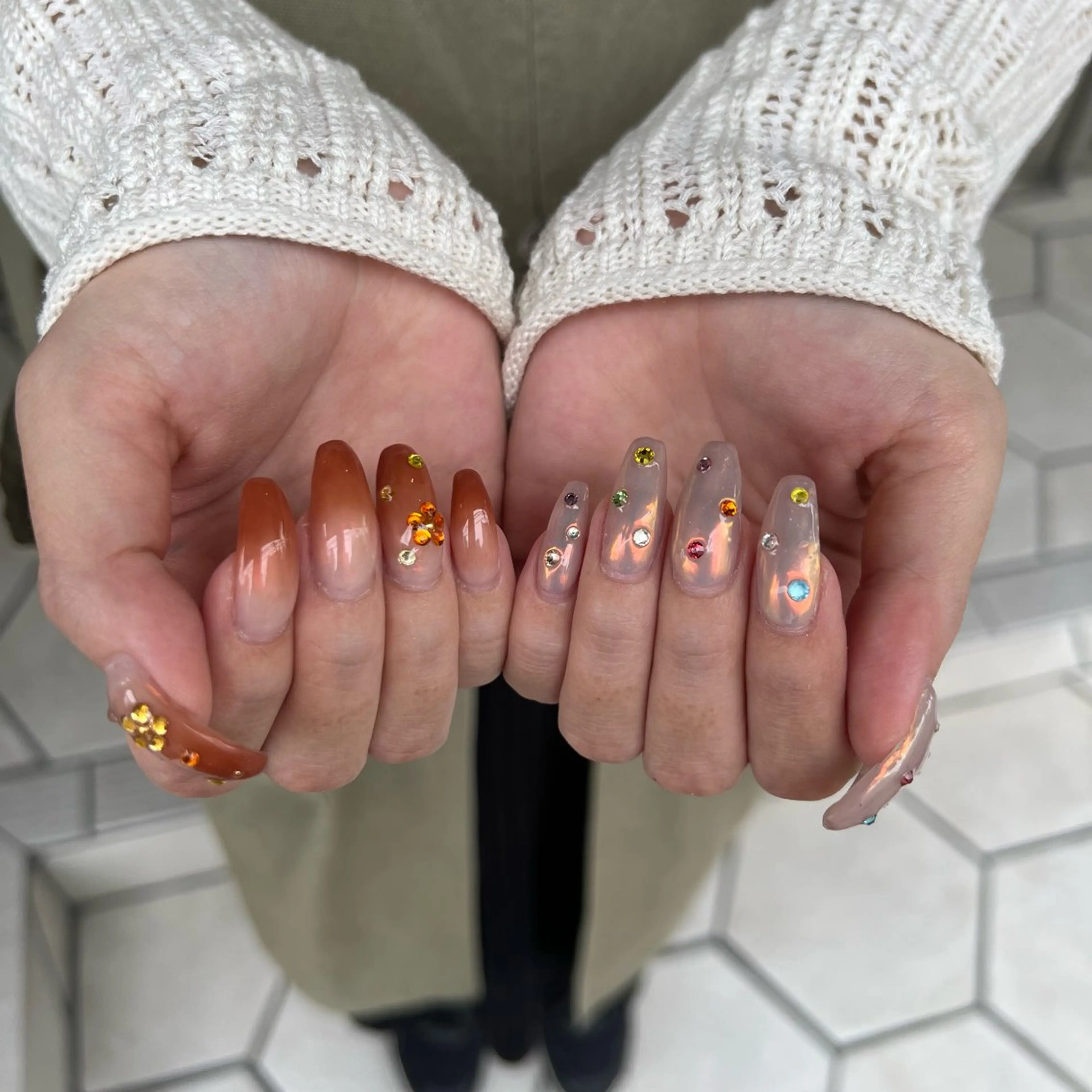 ネイル アートネイル グラデーション ストーンネイル Rommy Arisaのネイルデザイン