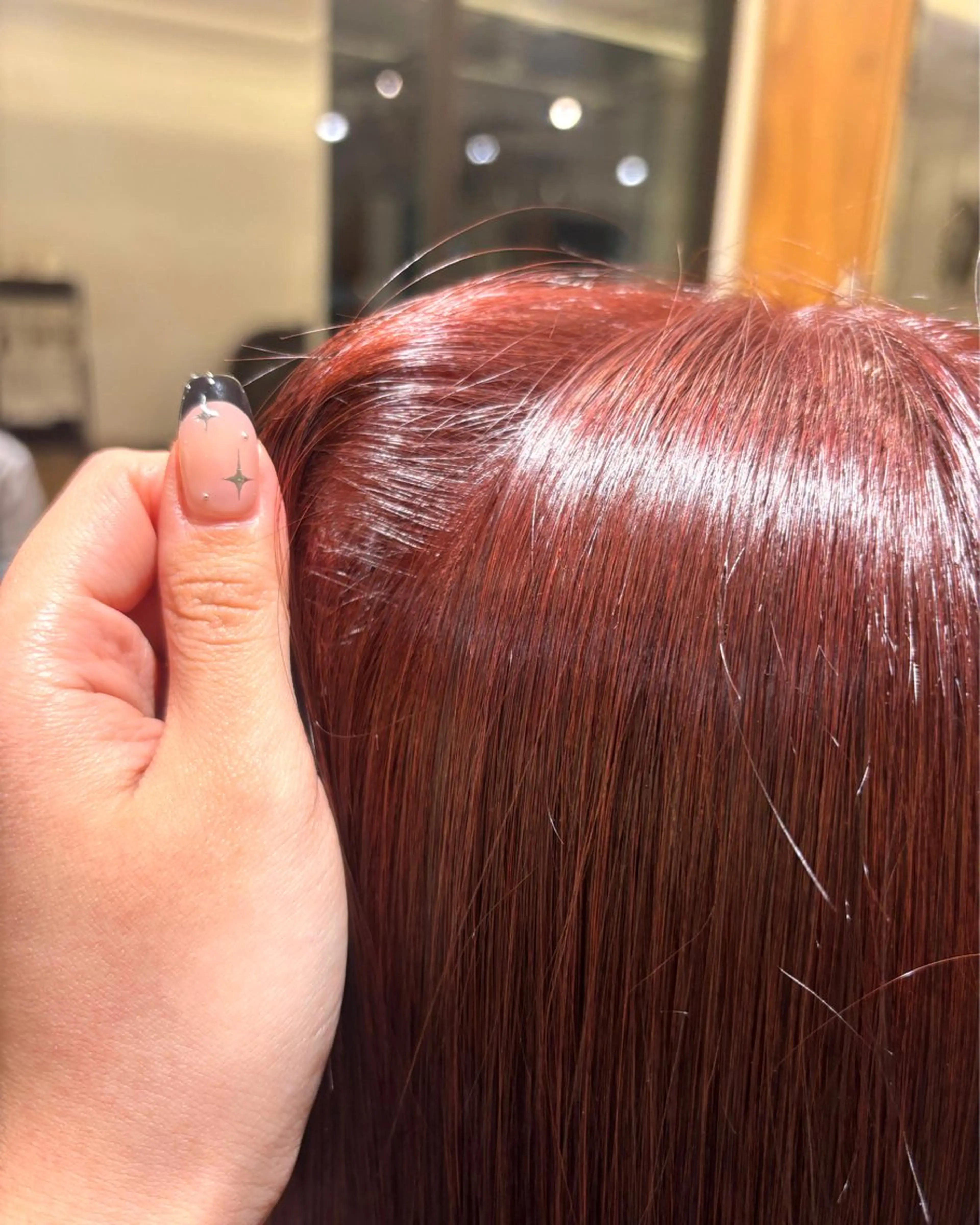 ロング カラー ボルドーカラー 小木曽 里華のヘアスタイル