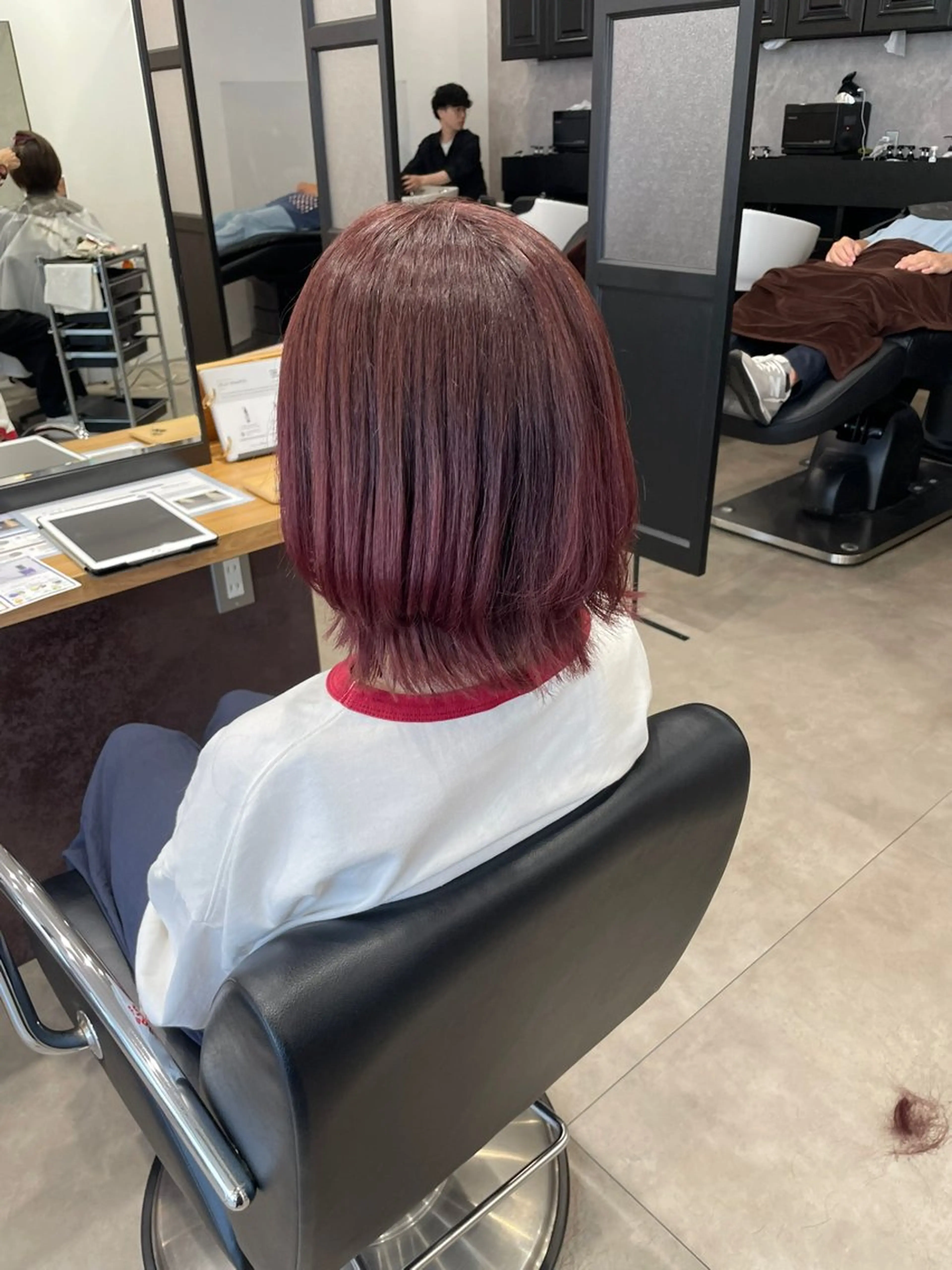 ミディアム カラー カシス レッドカラー カット ヘアカラー 佐藤 由依/透明感カラーのヘアスタイル