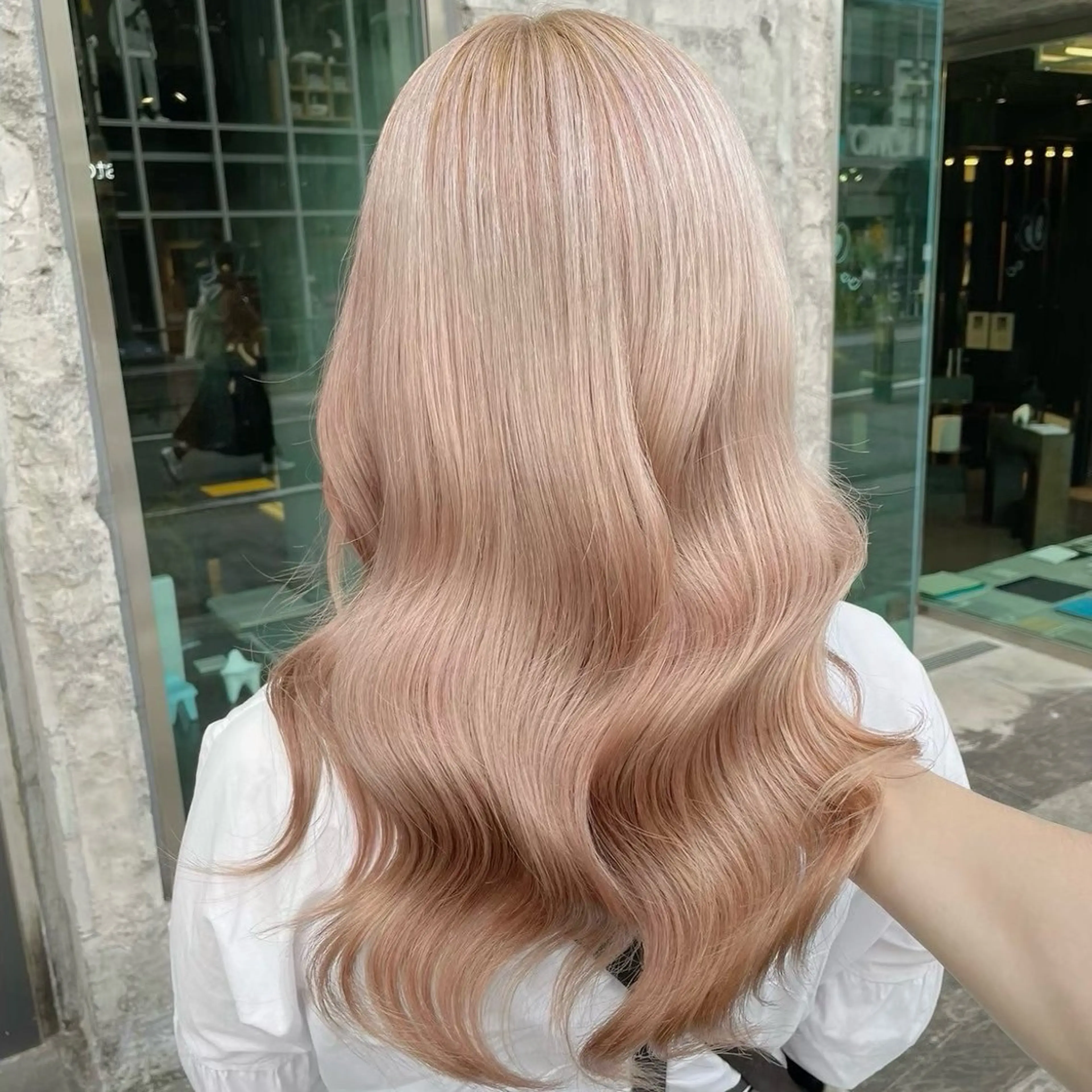 セミロング カラー カット♡ブリーチ ♡NANAMIのヘアスタイル