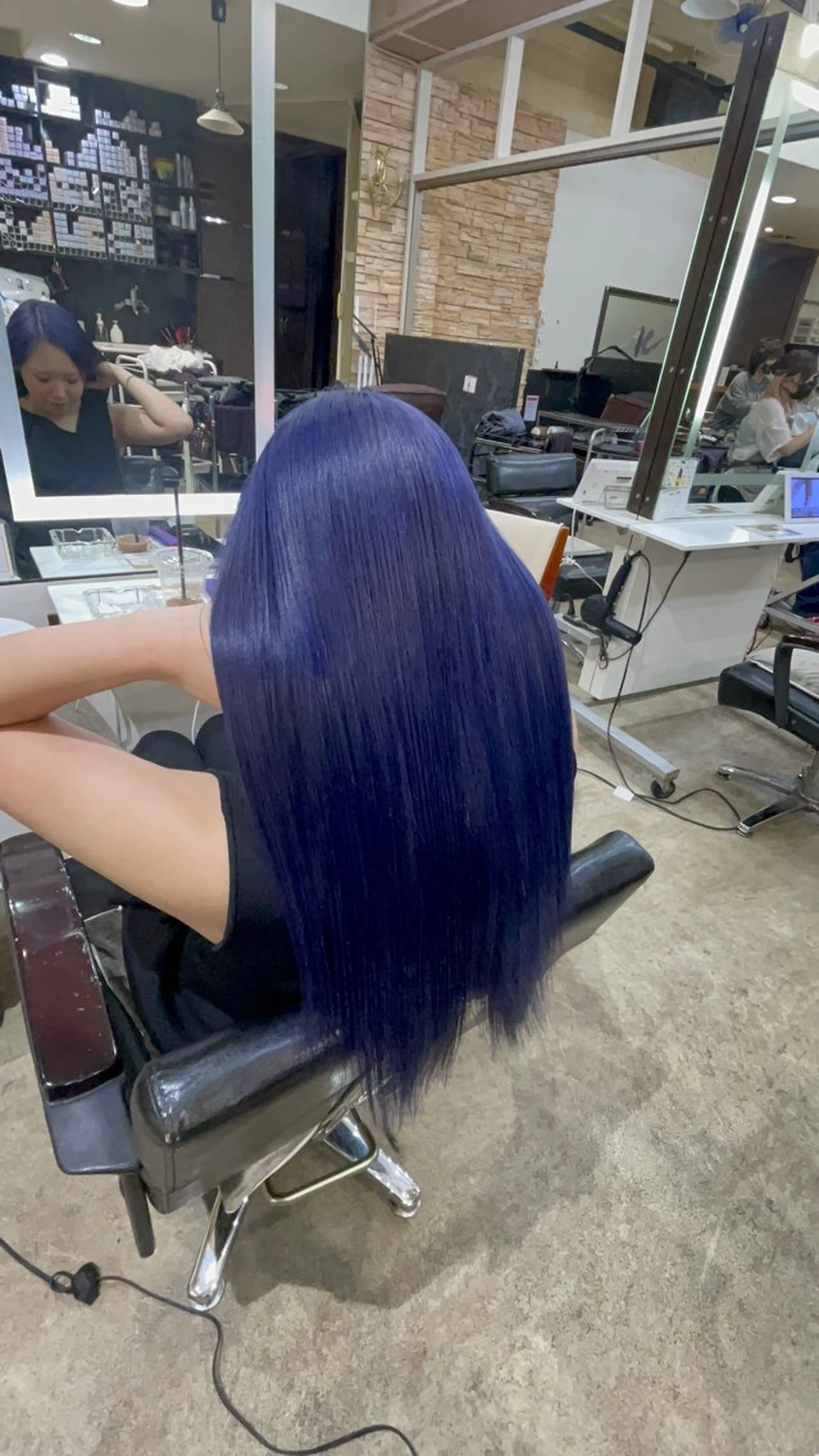 ロング カラー アイブロウ ブルーカラー ヘアカラー トリートメント ヘアセット アンククロス/ エクステ／ハイトーンのヘアスタイル