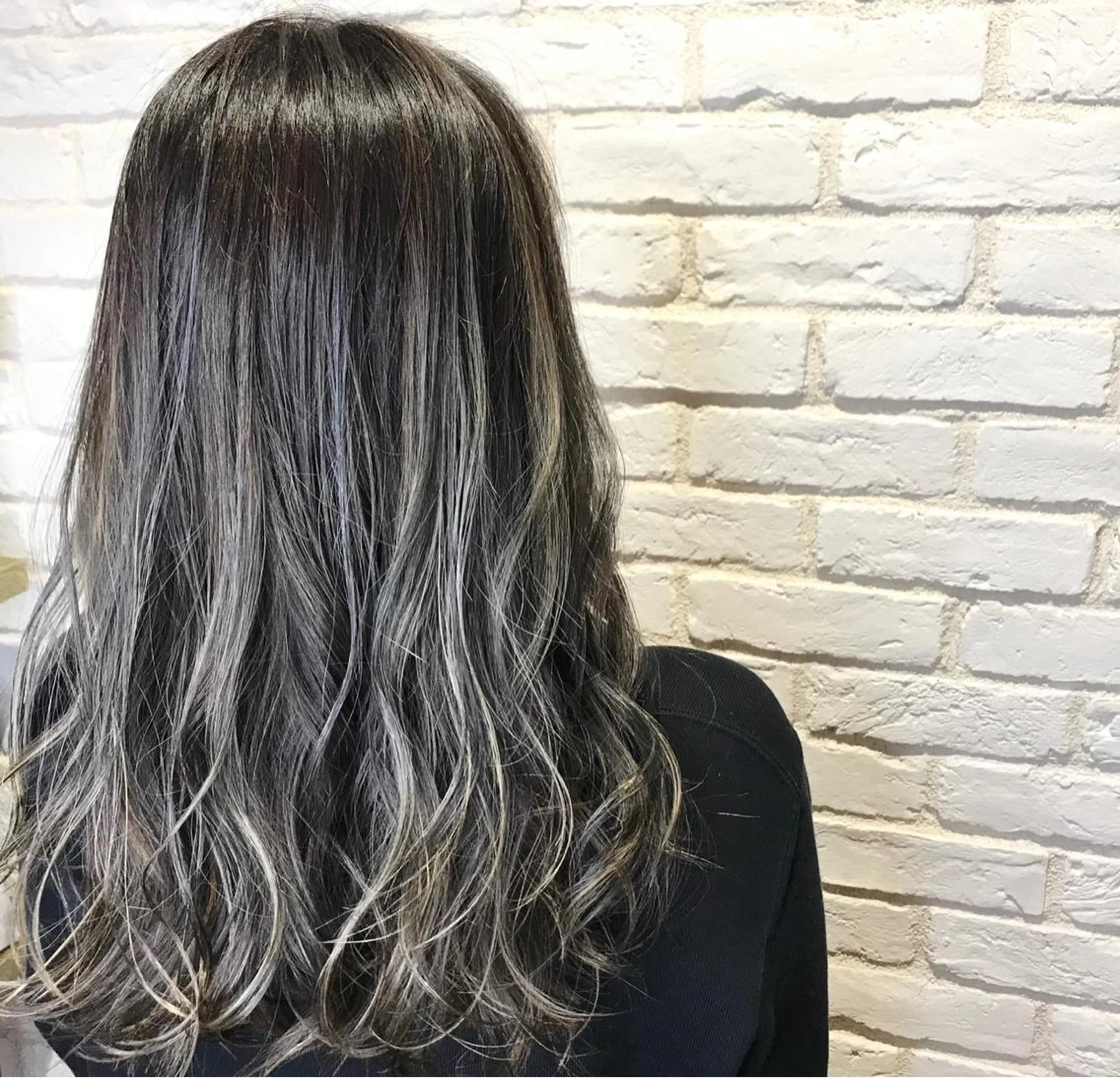 セミロング カラー TRUCK トラックのヘアスタイル