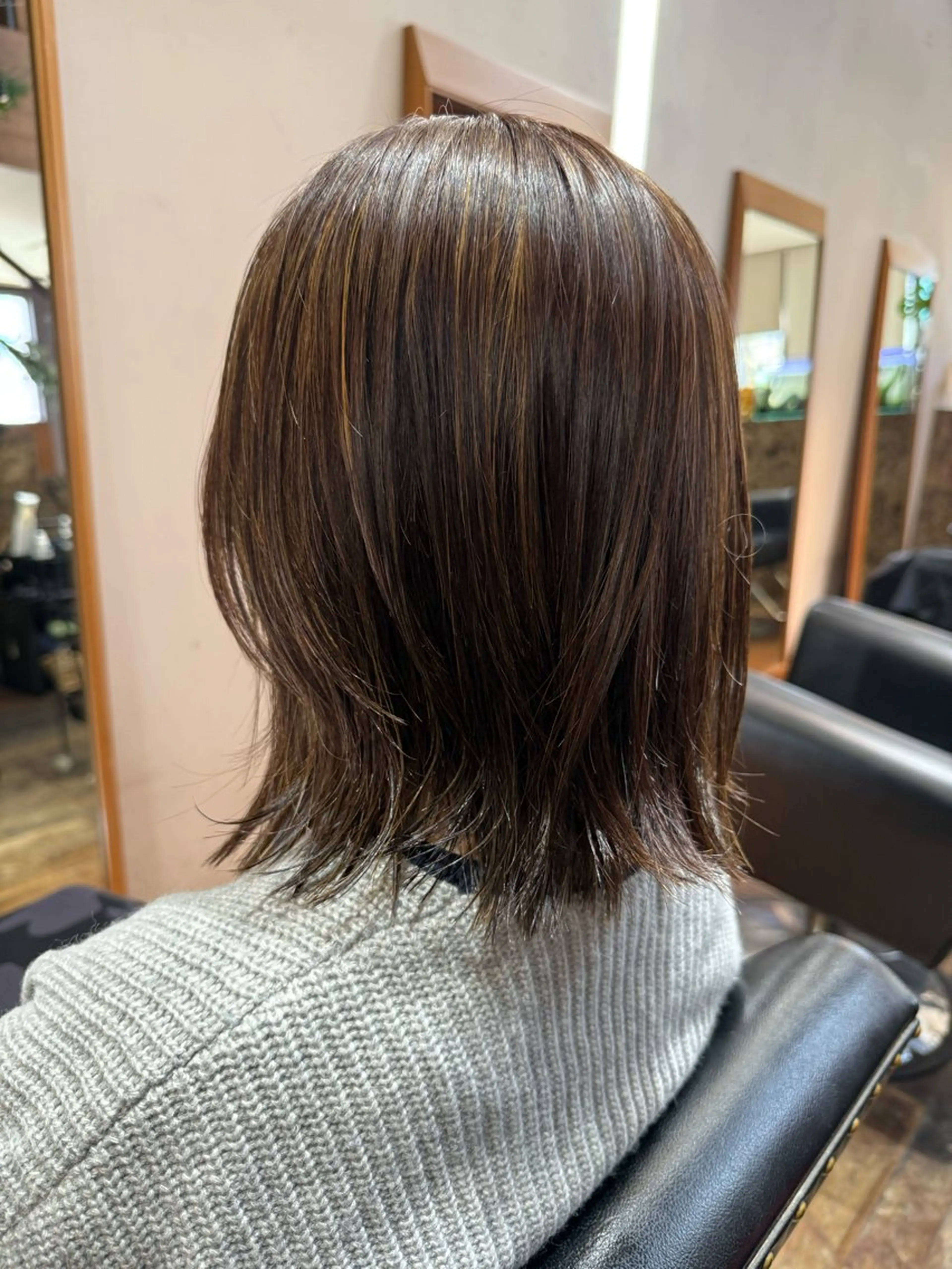 ミディアム ハイライト レイヤーカット アンダーバーホワイト上本町所属・園田 としきのヘアスタイル