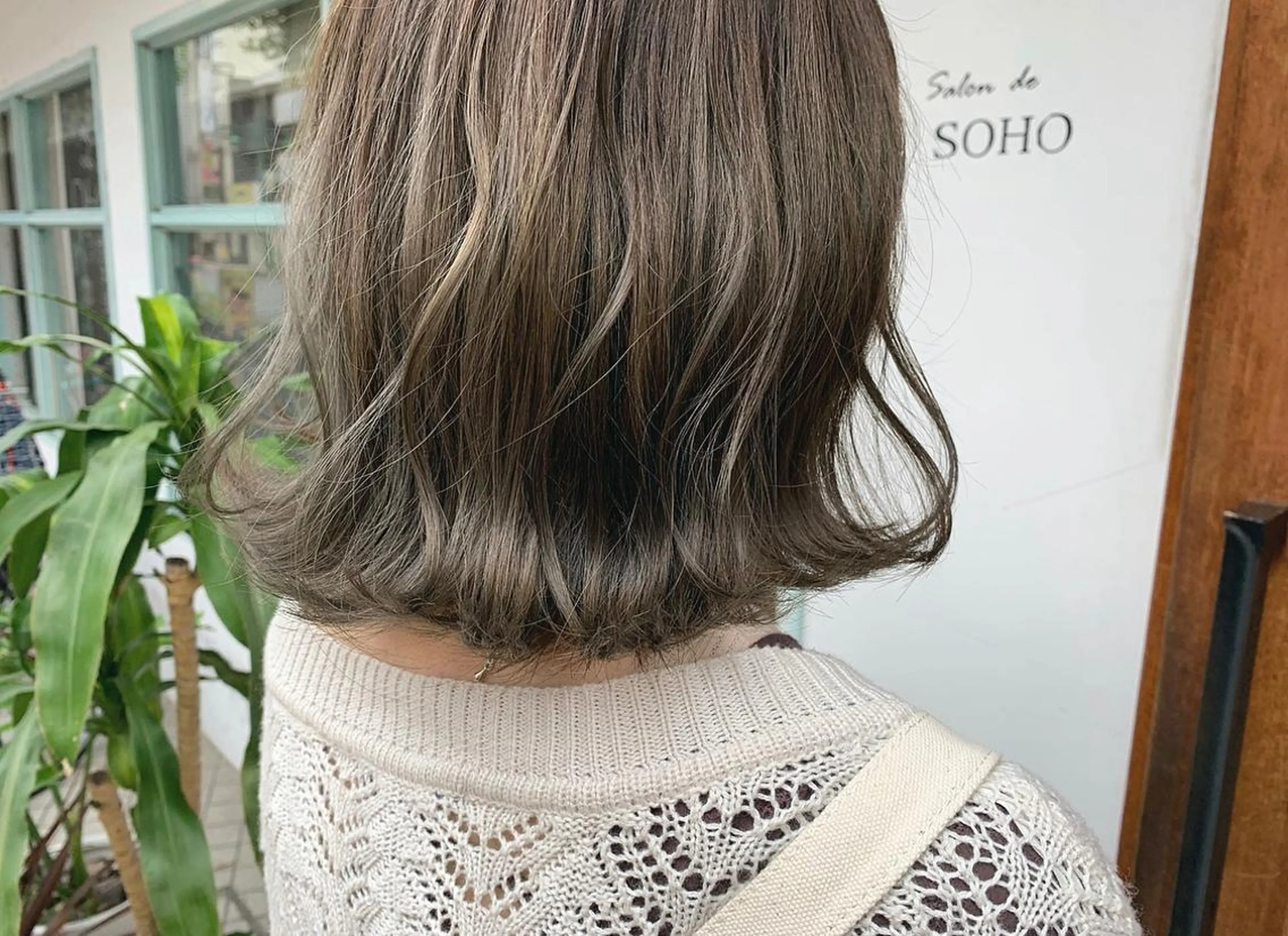 ミディアム カラー ブリーチ グレージュ オリーブグレージュ オリーブグレー たかいわ みきのヘアスタイル