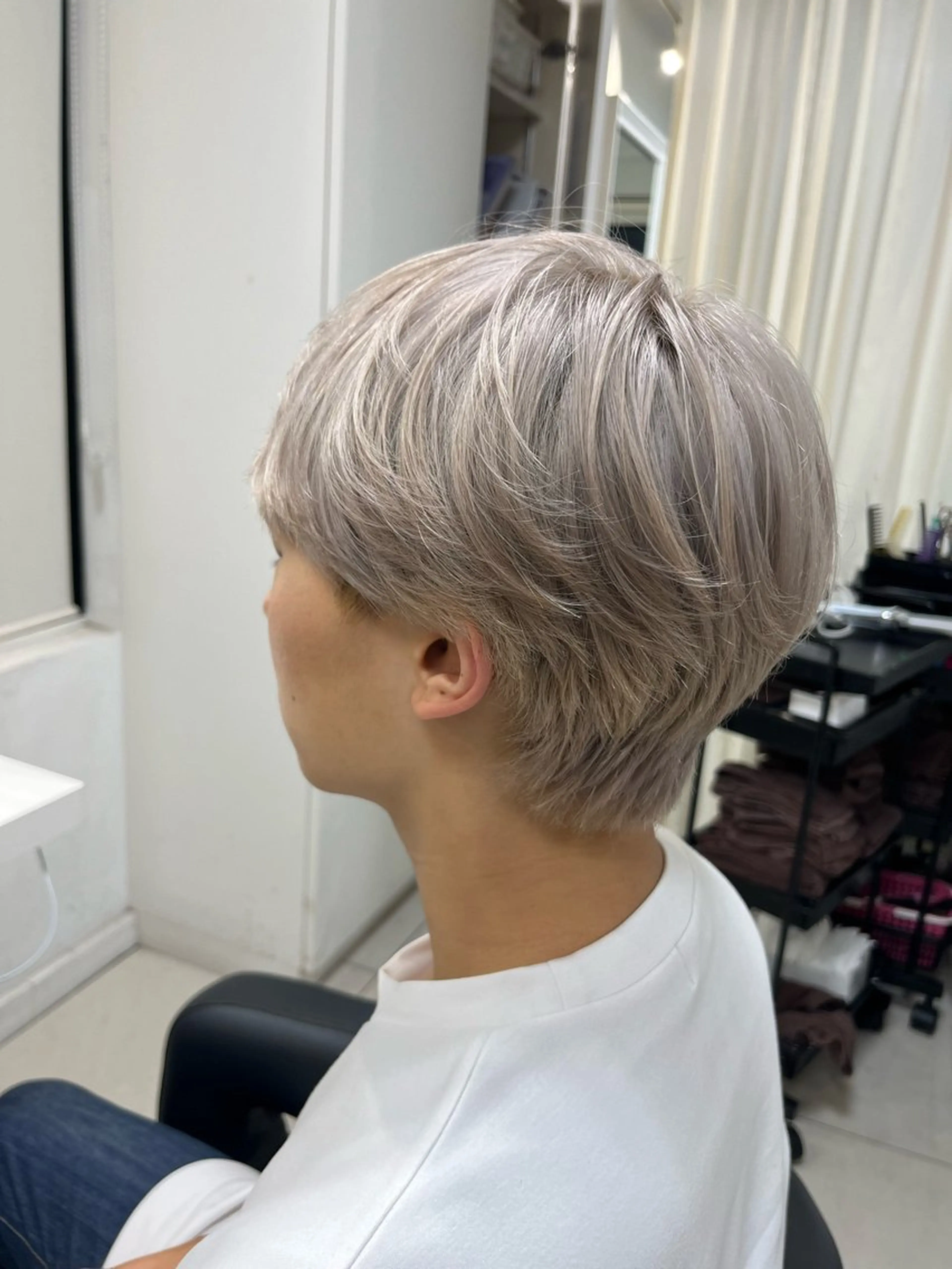 ショート カラー メンズ メンズブリーチ ベージュカラー ブリーチ ブロンド ホワイトベージュ カット ヘアカラー トリートメント メンズ縮毛矯正🦊ハ イトーン　RYOKAのヘアスタイル