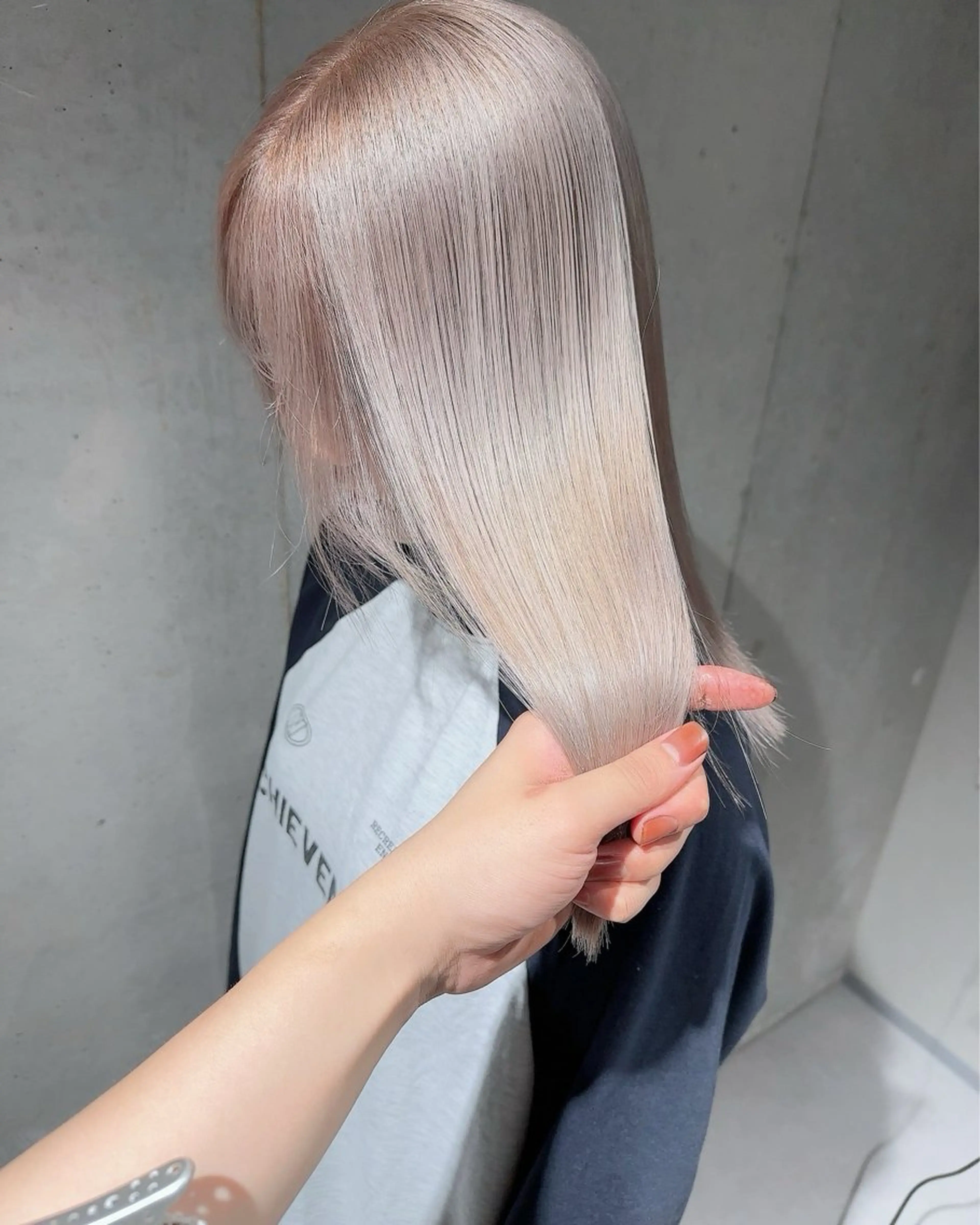 ロング カラー ViVIE所属・VIVIE天神 ブリーチのヘアスタイル