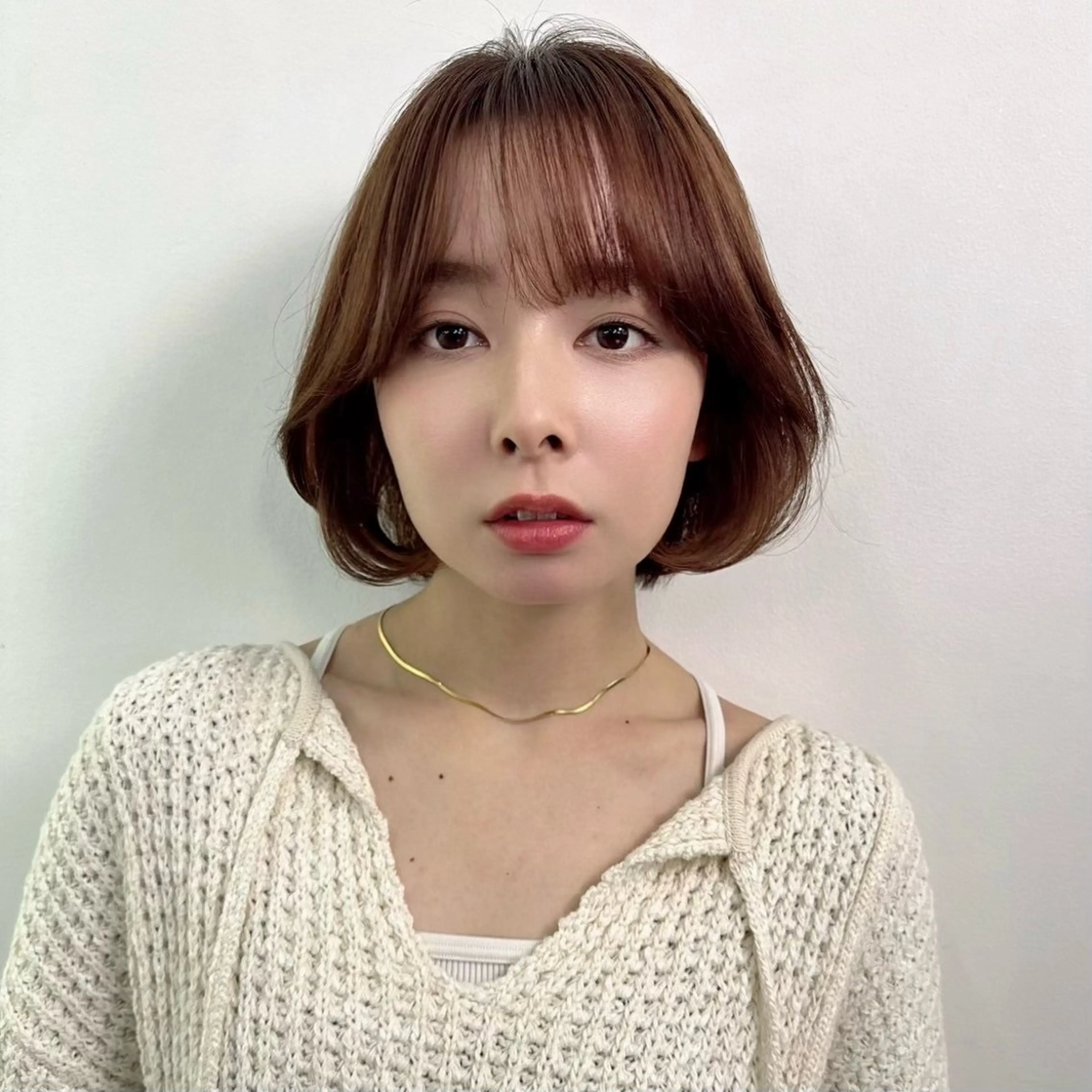 ミディアム カラー ボブ 顔まわりレイヤー 顔周りカット タンバルモリ 韓国風ヘア カット ヘアカラー 赤みなしカラー/梅田 /レイヤー/IORIのヘアスタイル