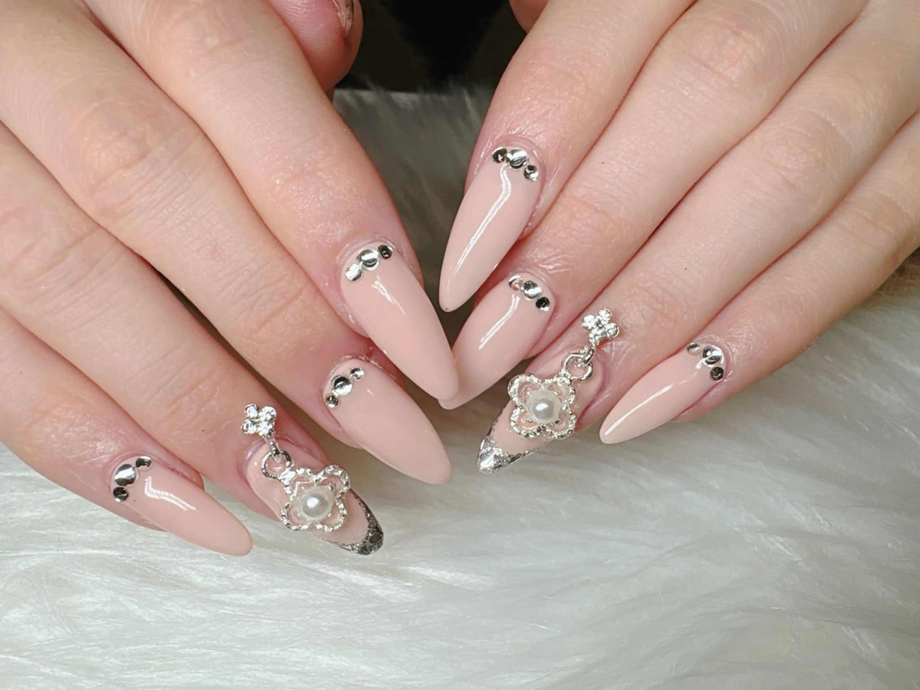 ネイル ECLAT エクラ所属・寺山 千鶴のネイルデザイン