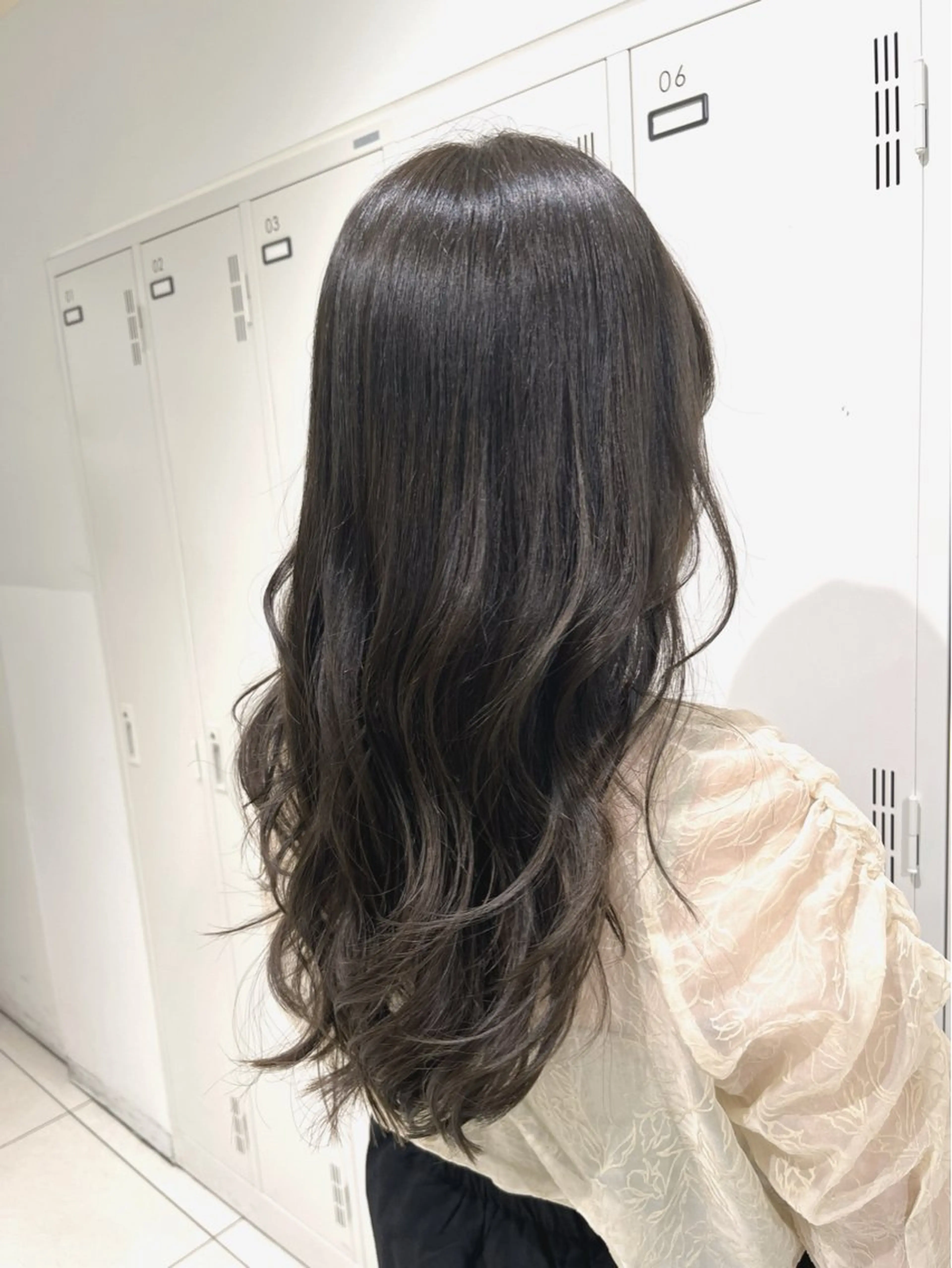 ロング カラー グレージュ オリーブグレージュ オリーブグレー カット ヘアカラー トリートメント メンズ縮毛矯正🦊ハ イトーン　RYOKAのヘアスタイル