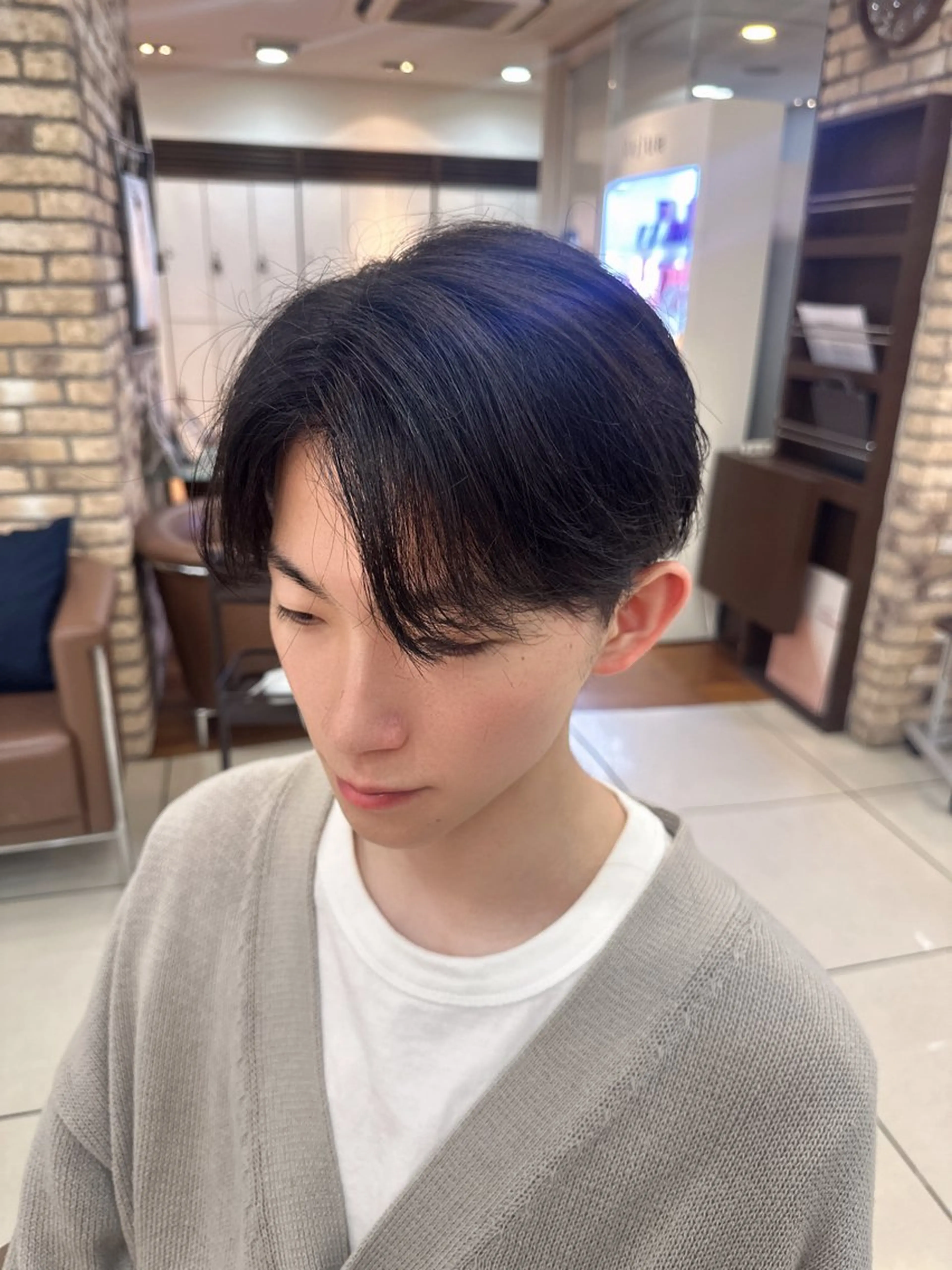 メンズ カット ラウンドマッシュシャ ドウニュアンスパーマのヘアスタイル
