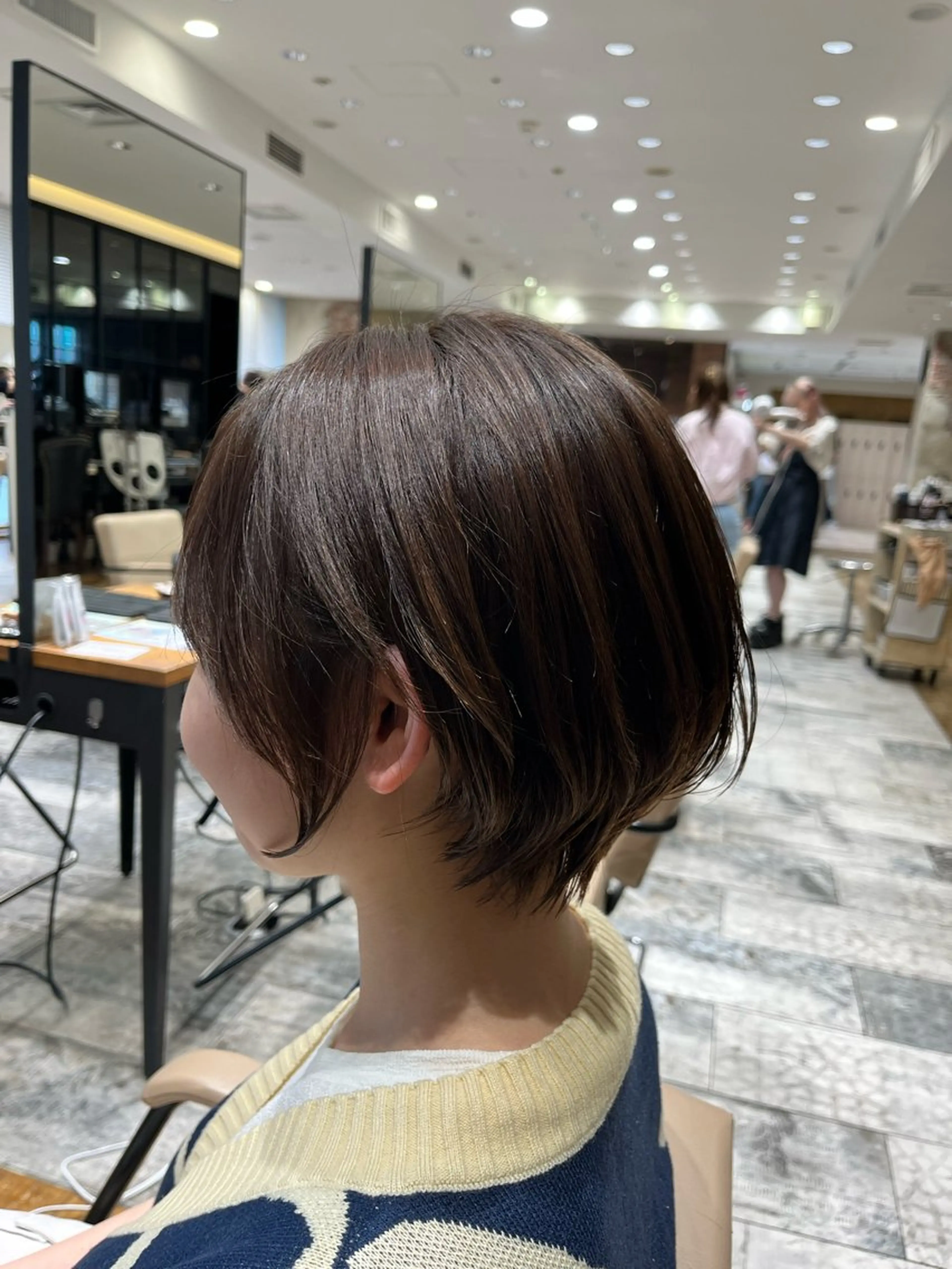 ショート 顔まわりカット 前髪カット安井楽人のヘアスタイル