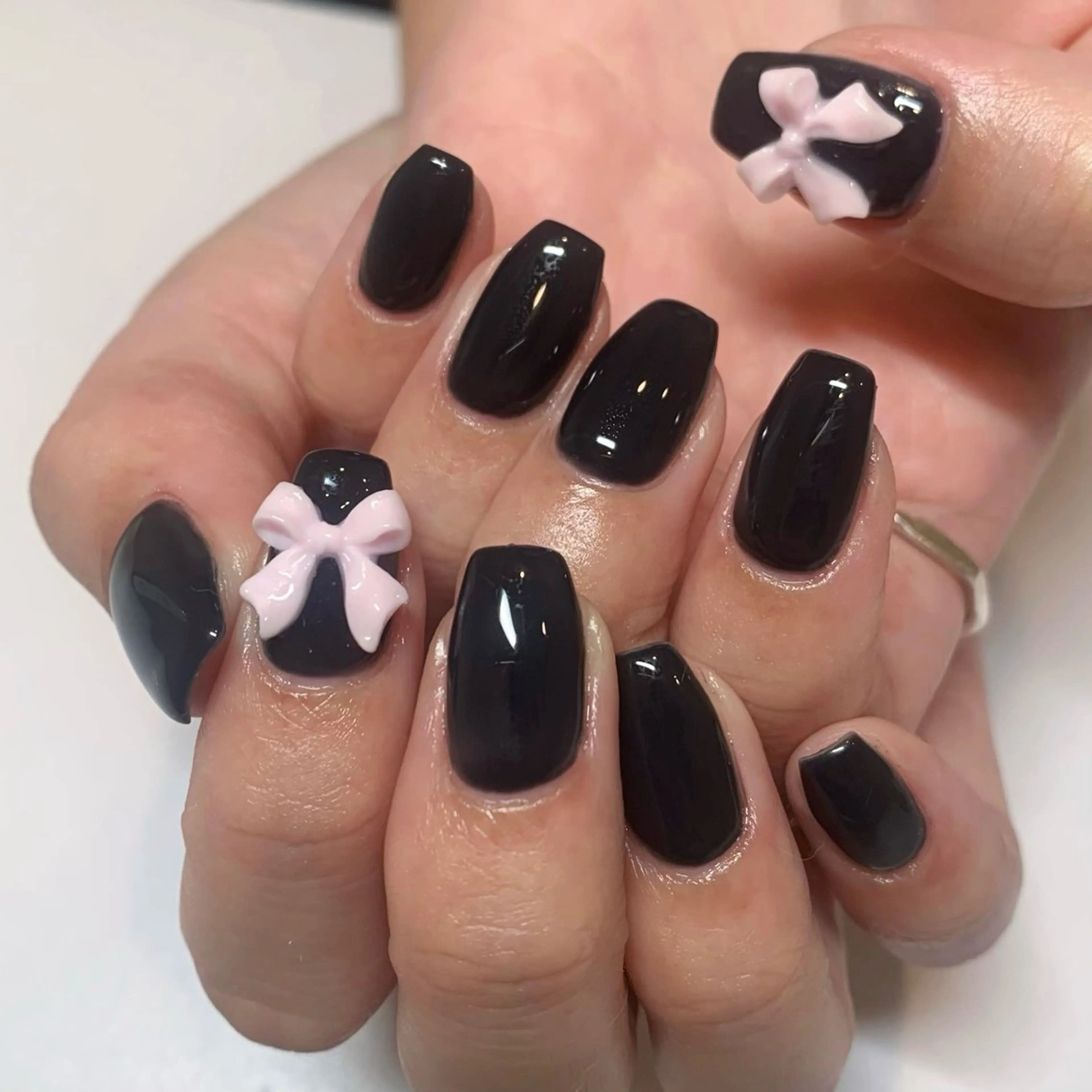 ネイル ネイビー ワンカラーネイル ピンク リボン ハンドネイル Baleine × Li'acil所属・Minami Kodamaのネイルデザイン