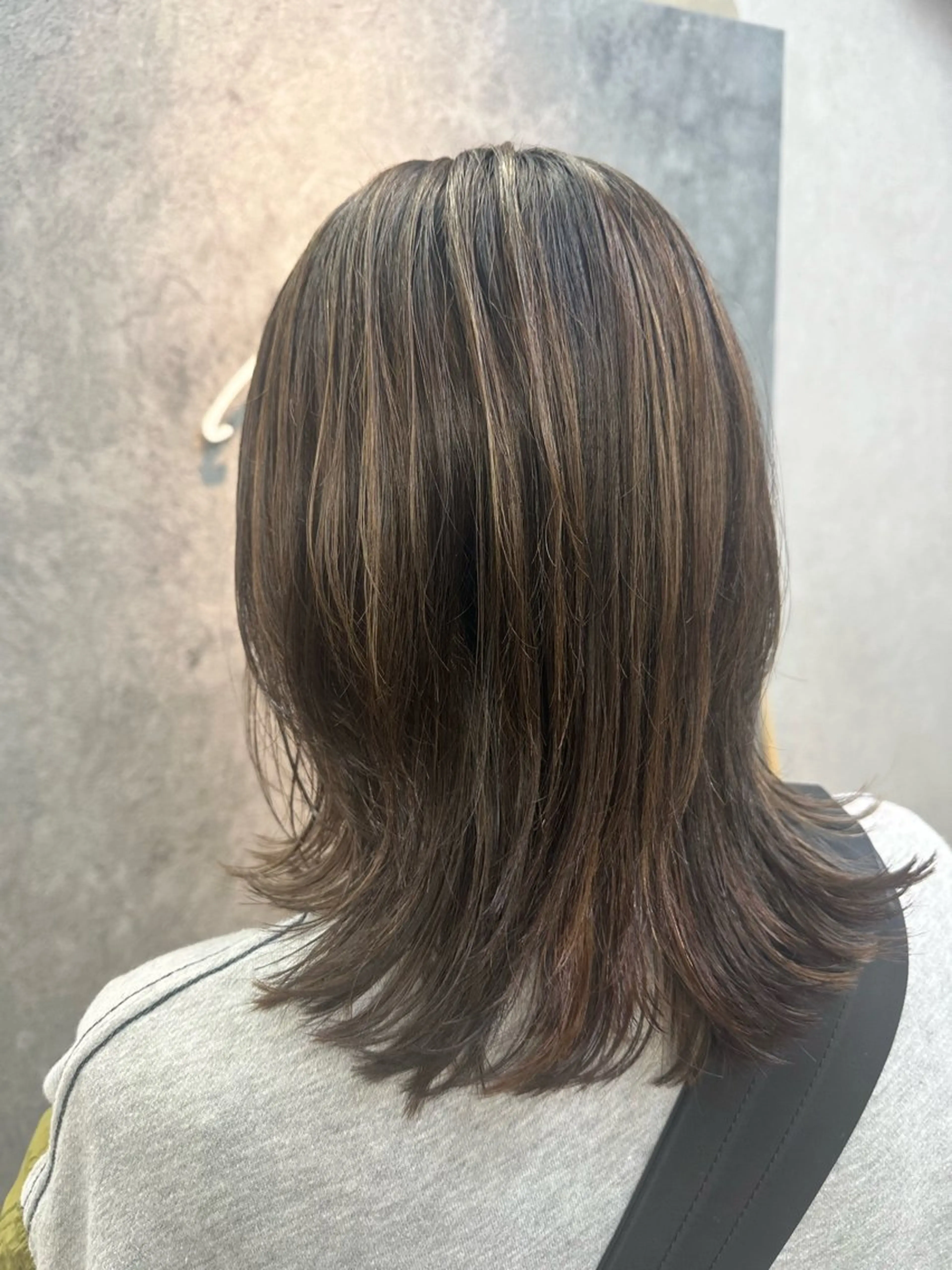 ミディアム カラー ミディアムレイヤー ハイライトカラー ハイライト レイヤーカット カット ヘアカラー トリートメント Noy所属・Noyヨシモト ヒロトのヘアスタイル