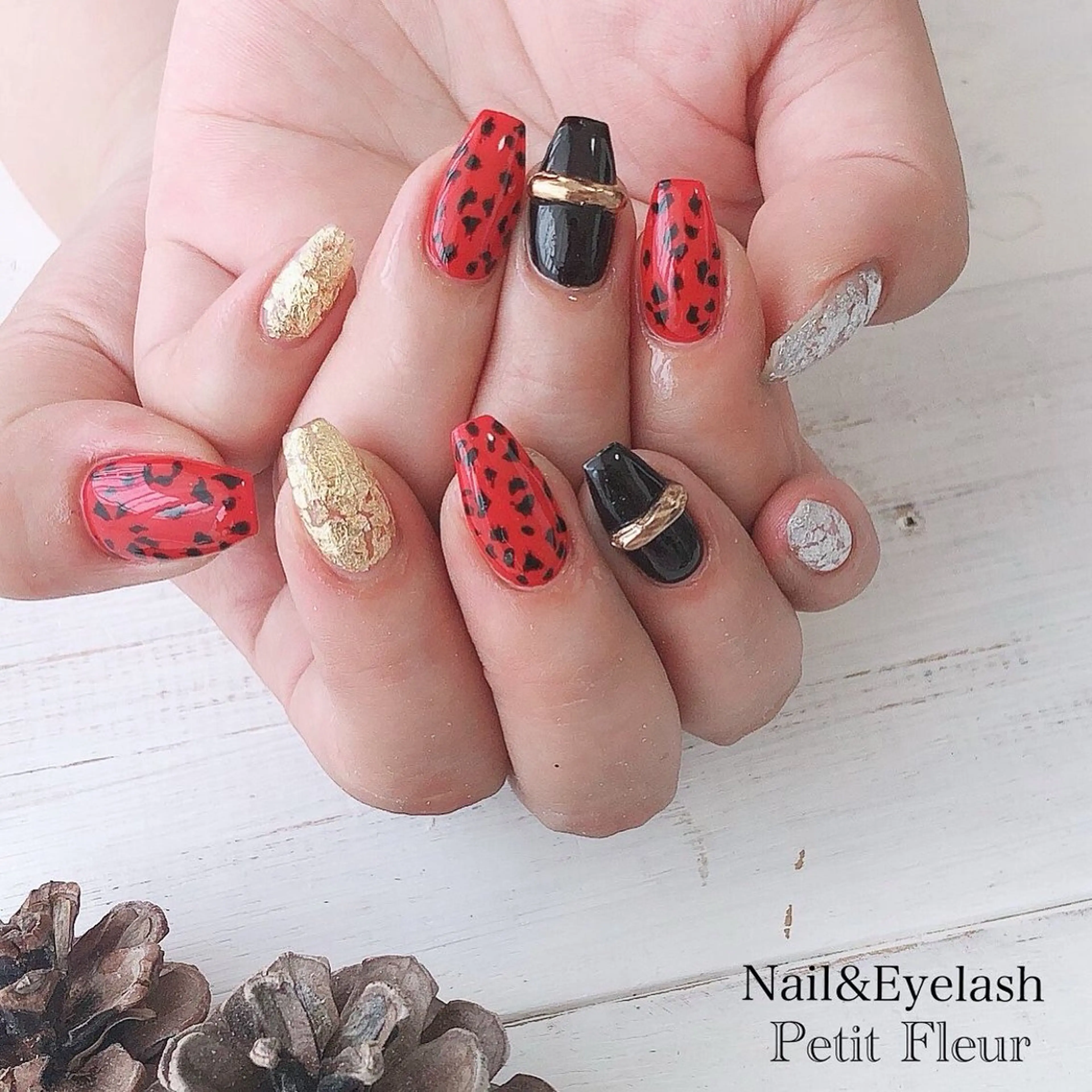 ネイル Petit Fleur所属・青柳 亜梨奈のマツエク・マツパデザイン