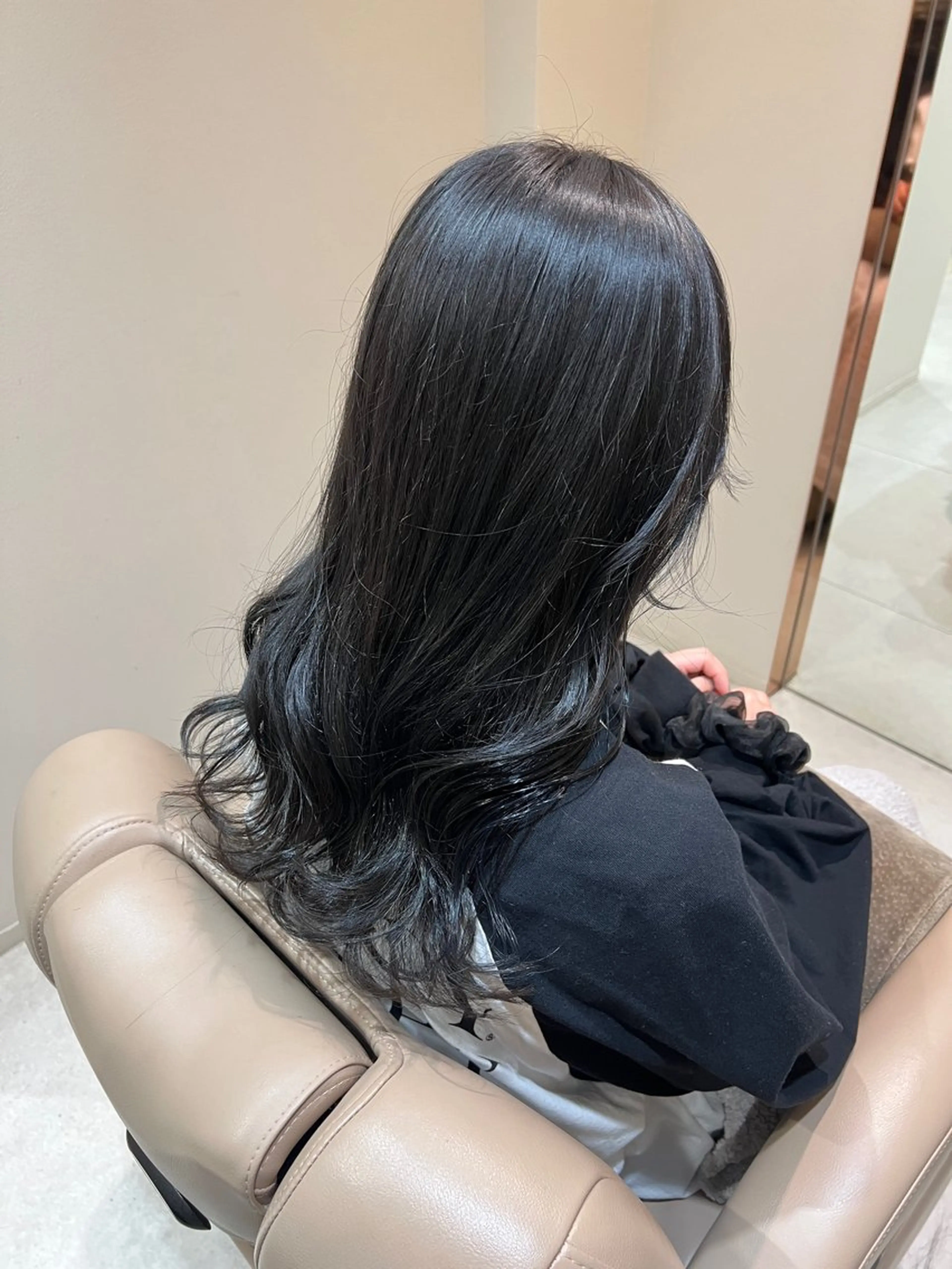 ロング カラー グレージュ オリーブグレージュ オリーブグレー カット ヘアカラー トリートメント ノイシキ サキのヘアスタイル