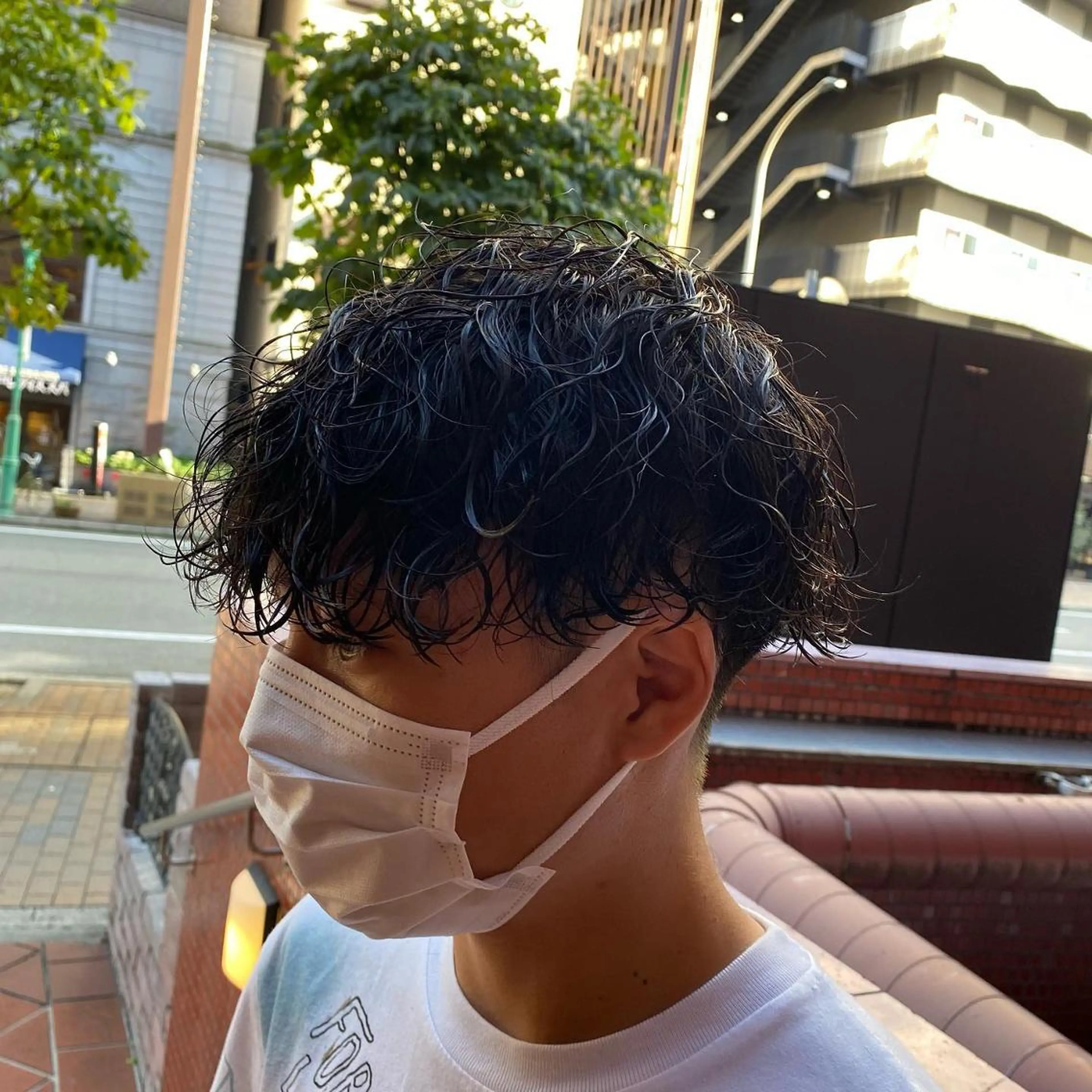 パーマ メンズ センターパート メンズ韓国風 マッシュ メンズパーマ メンズツイストパーマ 三ノ宮フェザーパーマ 蕃本 啓利のヘアスタイル