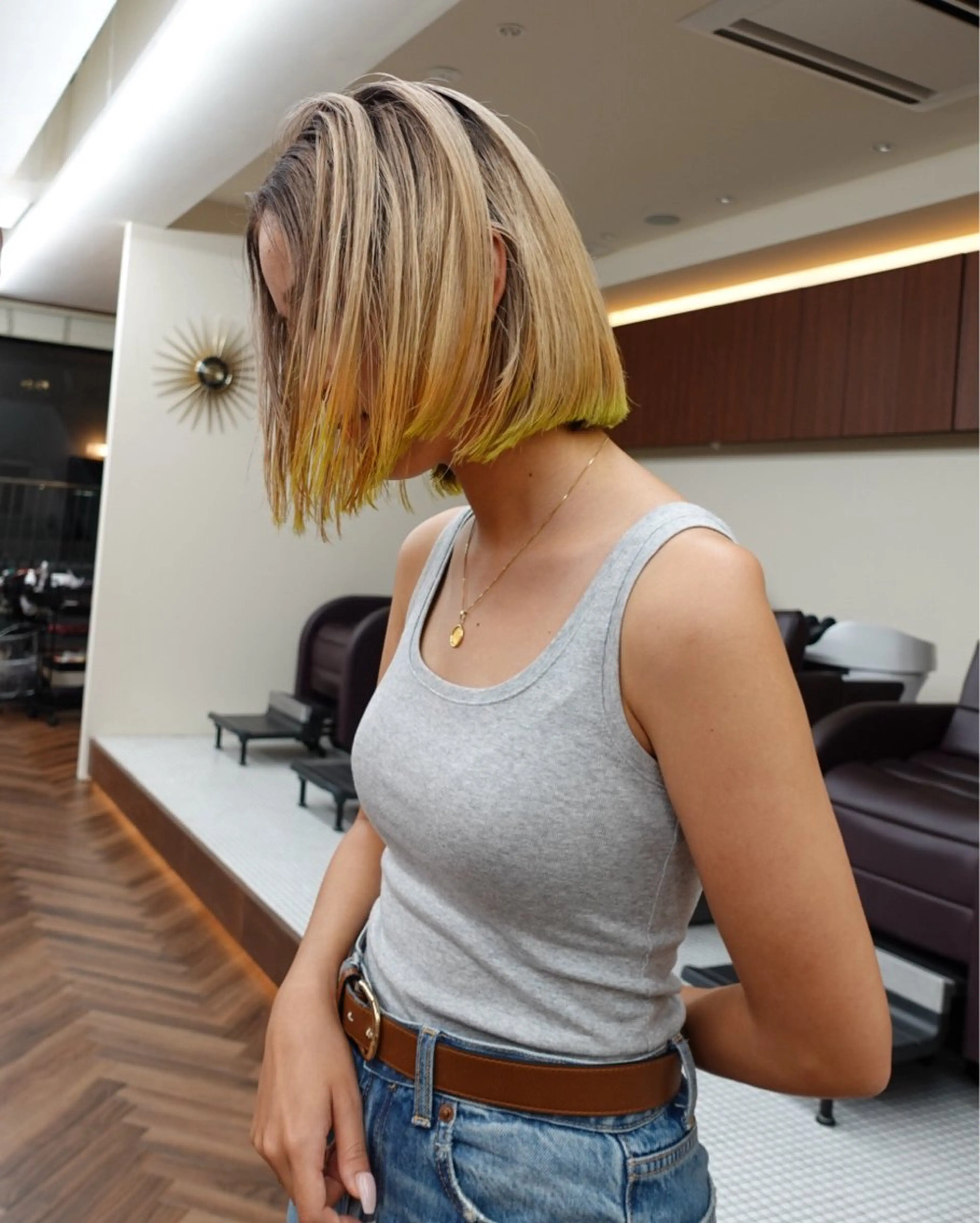 ショート カラー ブリーチ ブロンド ケアブリーチ 透明感カラー ダブルカラー カット ヘアカラー トリートメント ニュアンスレイヤー ハイトーンカラーのヘアスタイル