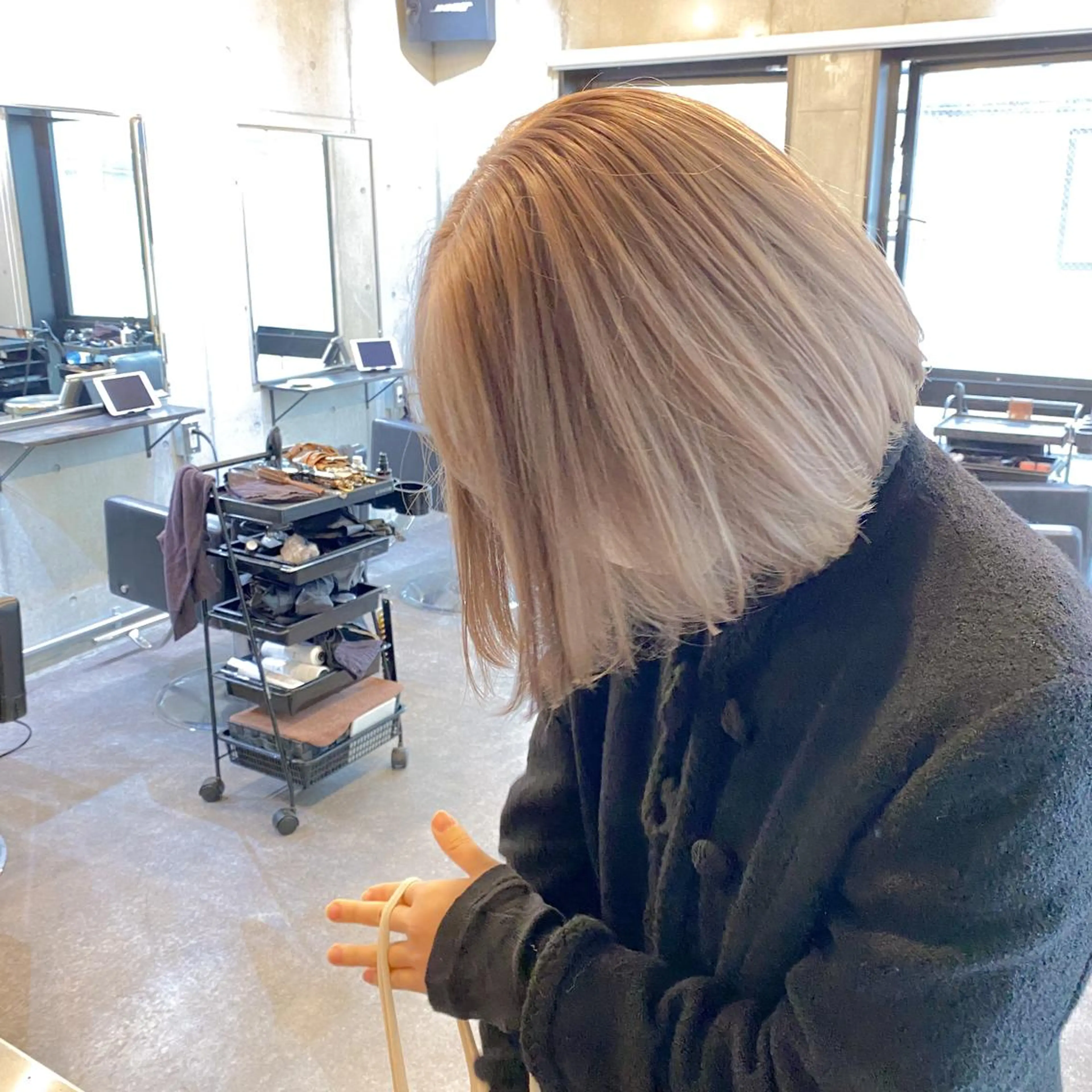 ショート カラー 艶髪ブリーチ 永井竜也のヘアスタイル