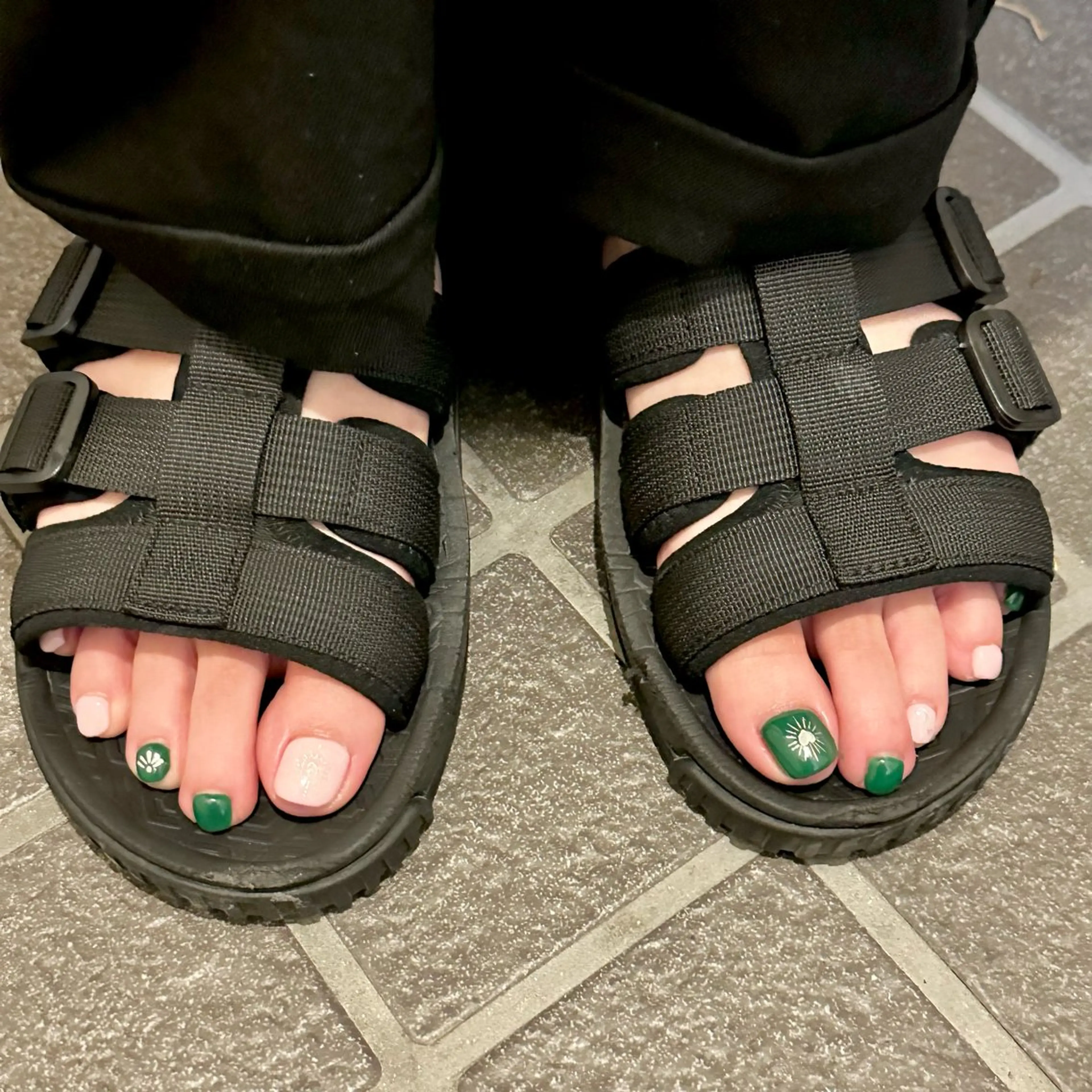 ネイル フットネイル LAUR Natsukiのネイルデザイン