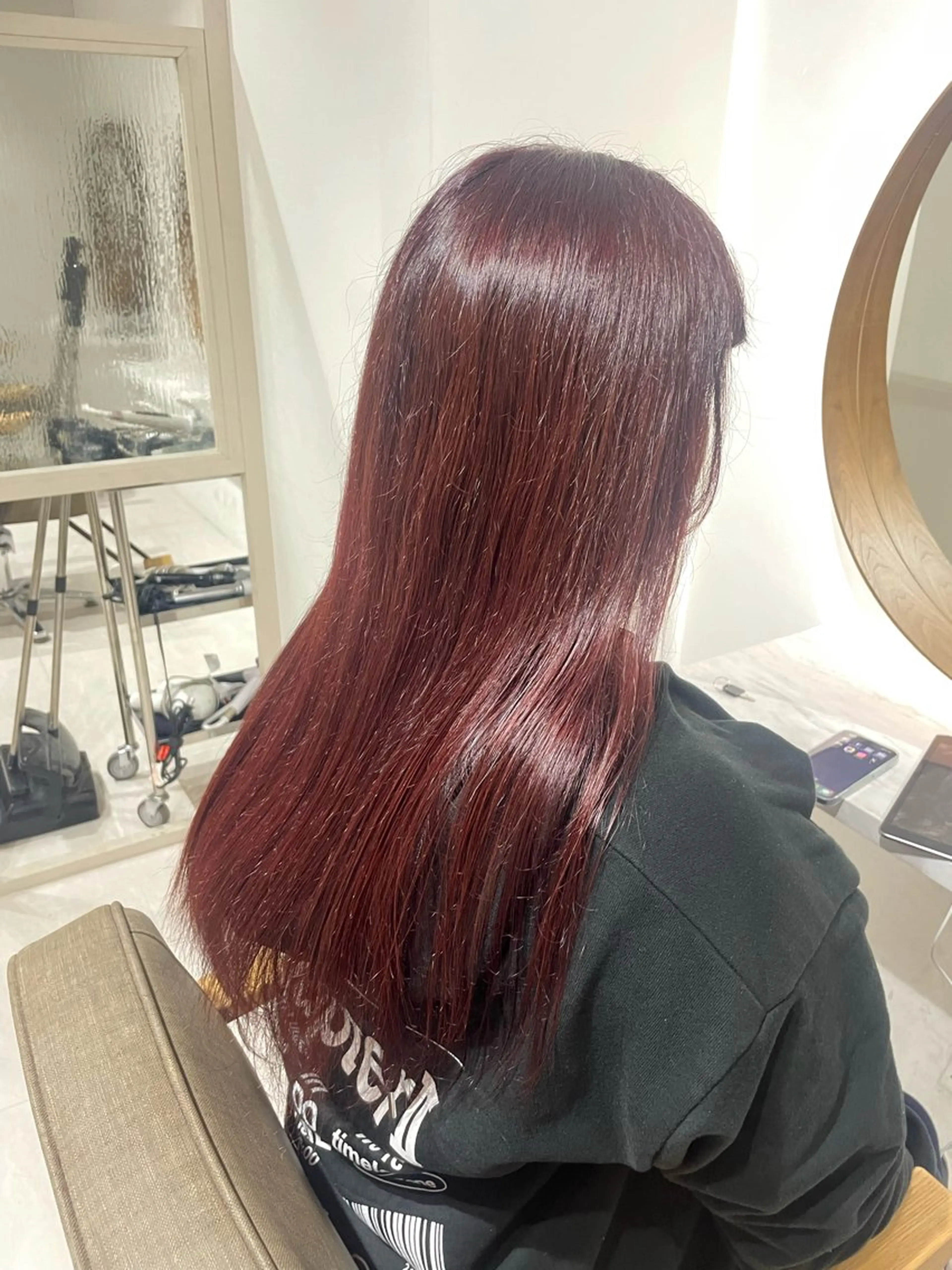 ロング レッドブラウン 光岡 玲遠のヘアスタイル