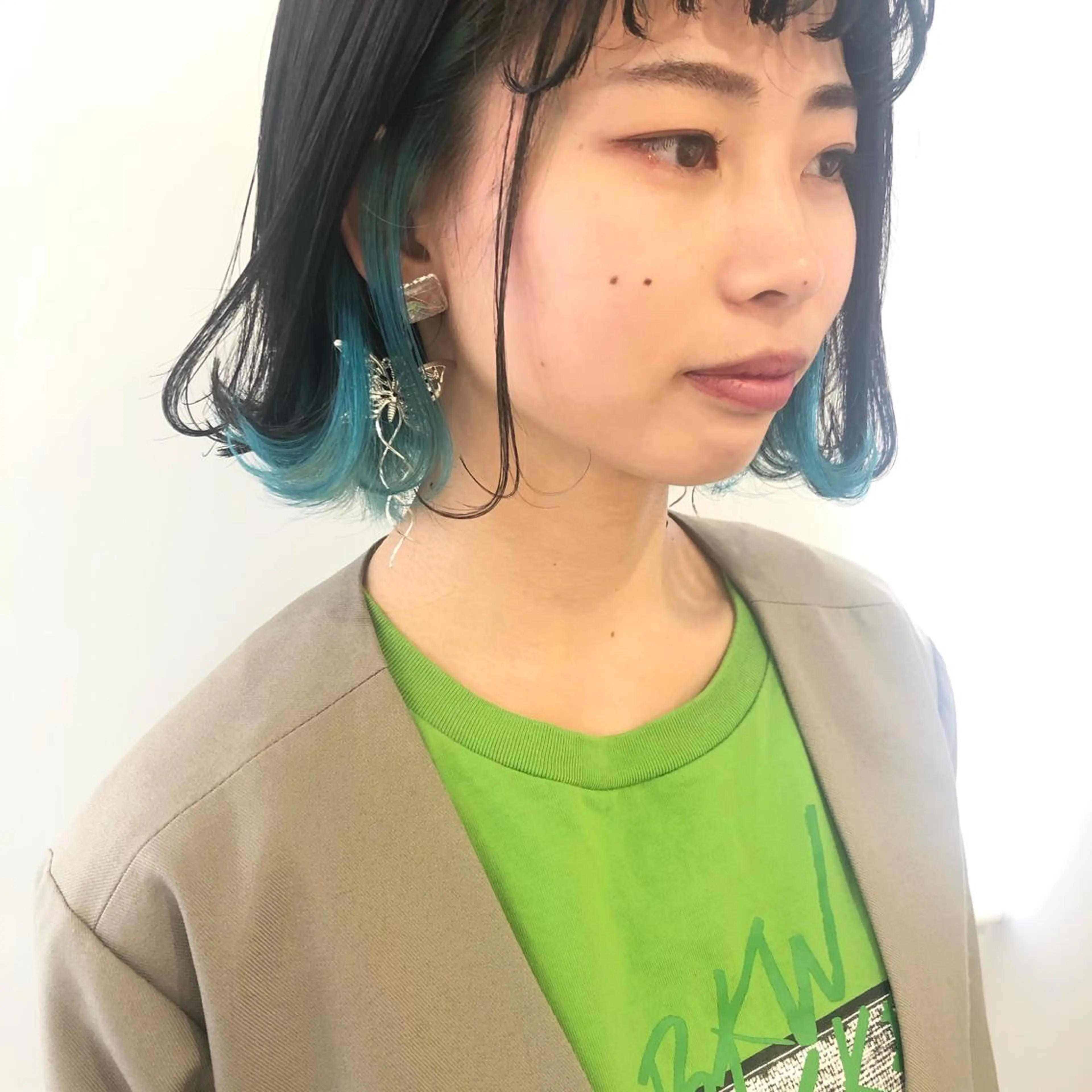 ミディアム カラー ブリーチ ブルーカラー GO TODAY  SHAiRE SALON岡山所属・Sana/ 耳ツボ/インナーのヘアスタイル