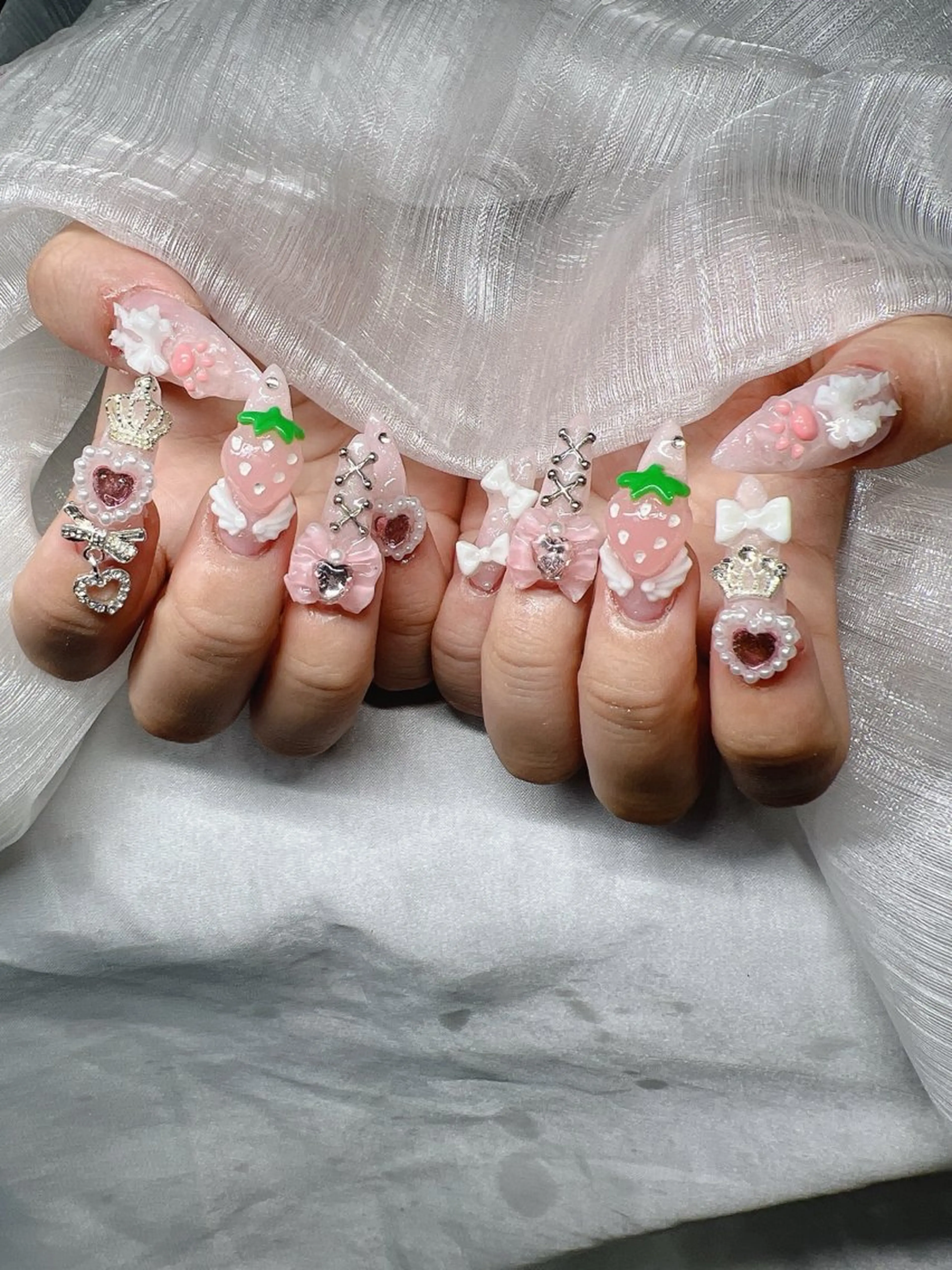ネイル ハンドネイル Lee Nailsのネイルデザイン