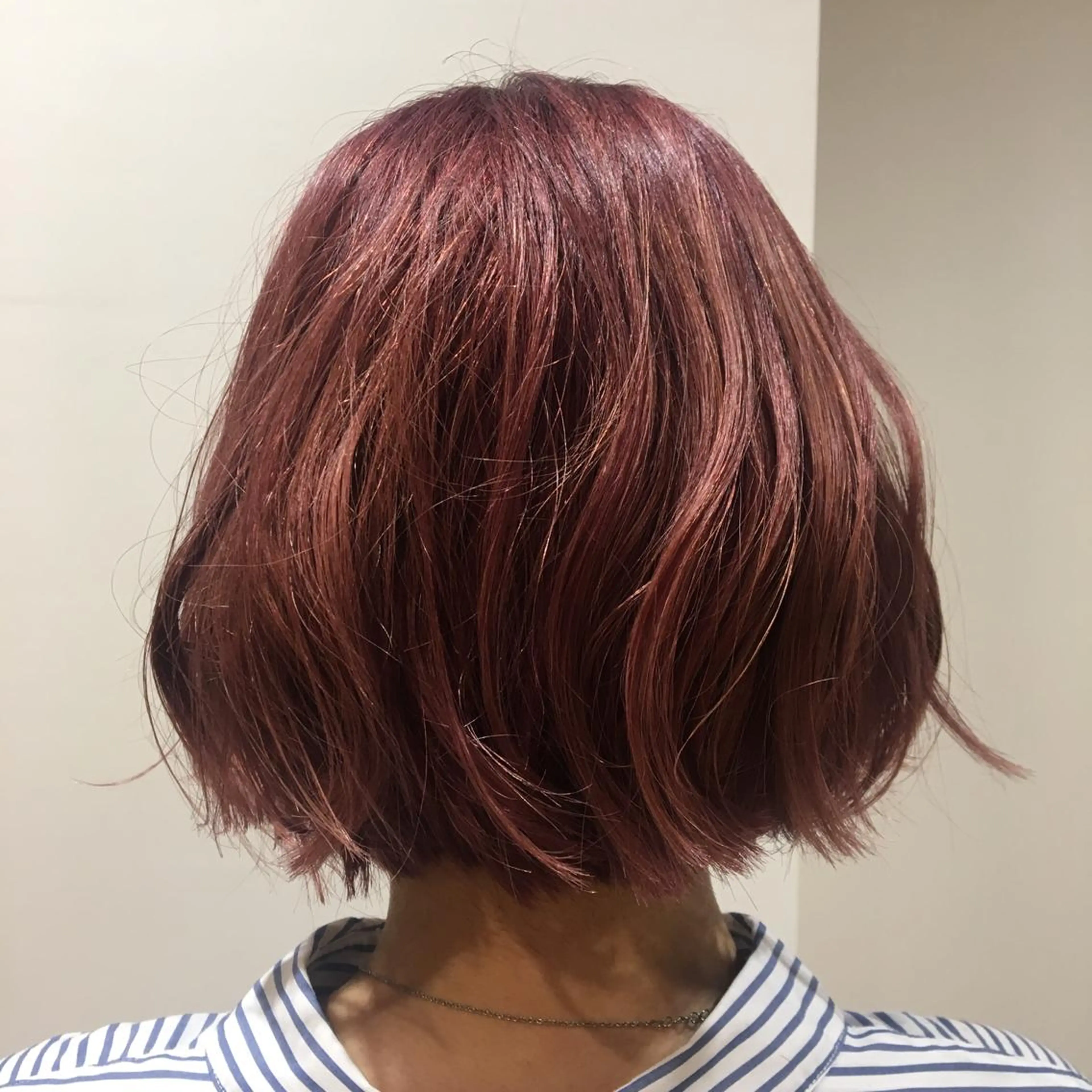 カラー ピンクカラー 伊東 彩花のヘアスタイル