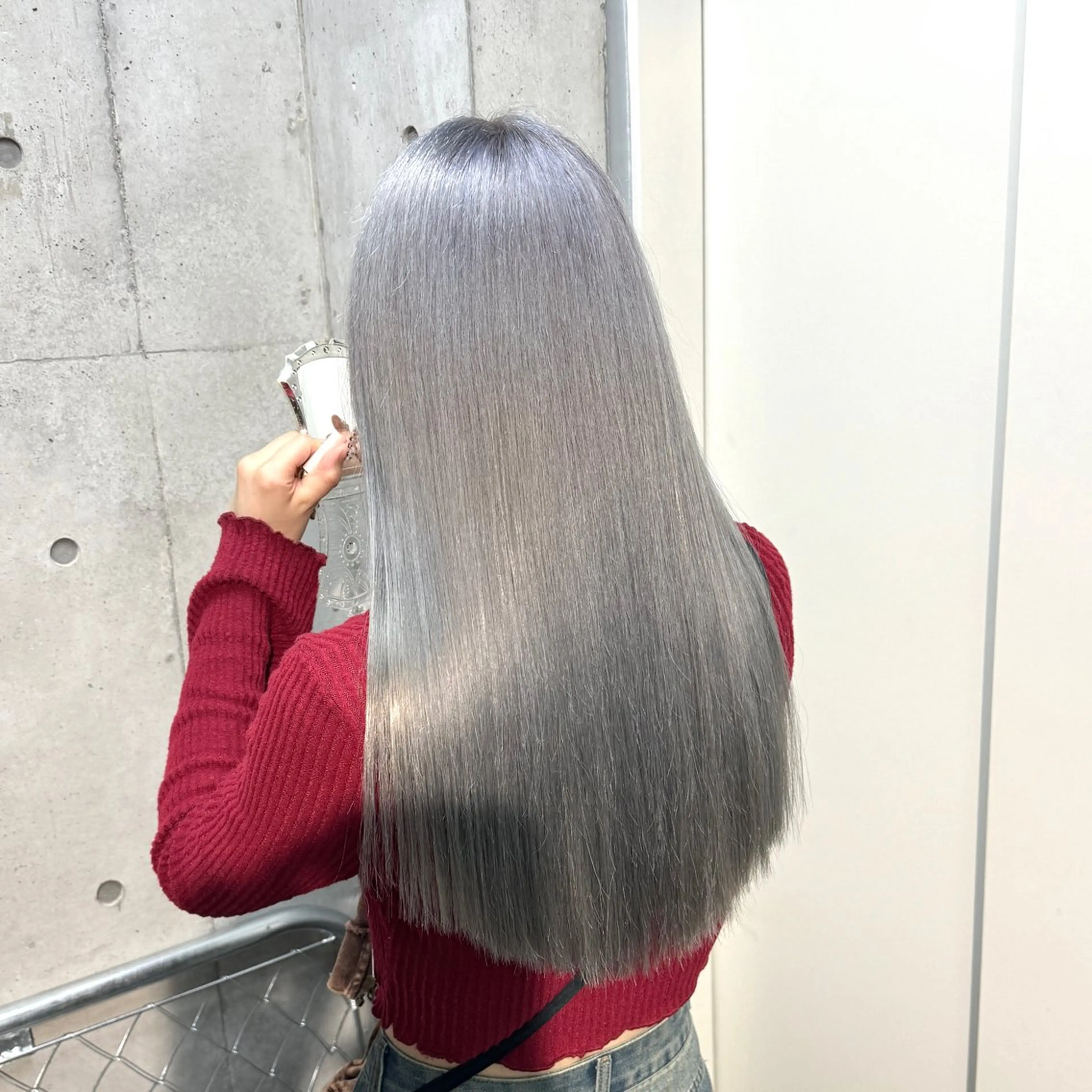 セミロング カラー ブリーチ シルバー 縮毛矯正 トリートメント ヘアカラー 🔥複雑履歴ブリーチ の天才たってぃー🔥のヘアスタイル