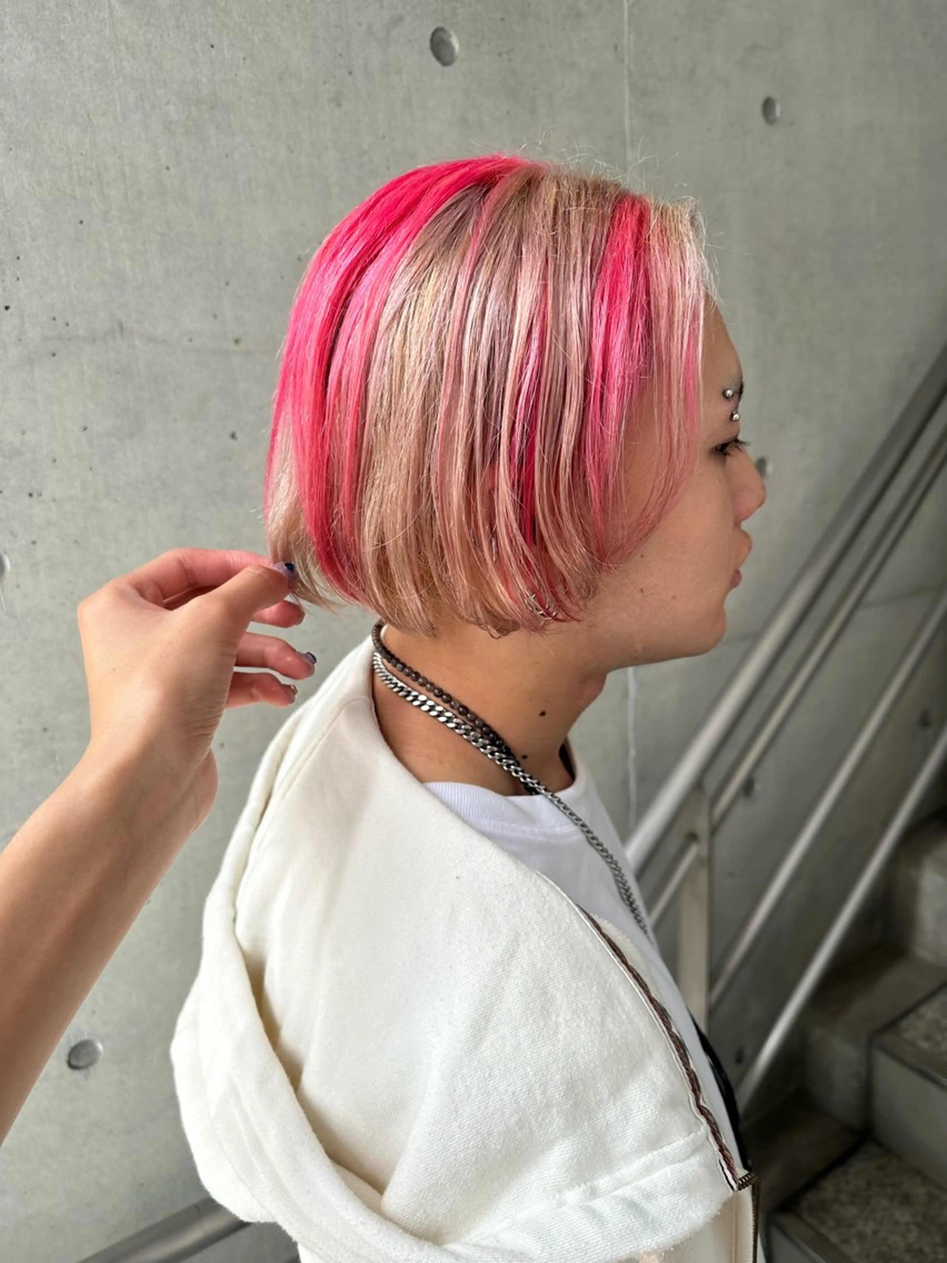 ミディアム カラー メンズ ベージュカラー ピンクカラー ホワイトベージュ ヘアカラー ✨艶ブリーチカラー✨ 酸性ストレート光太郎のヘアスタイル