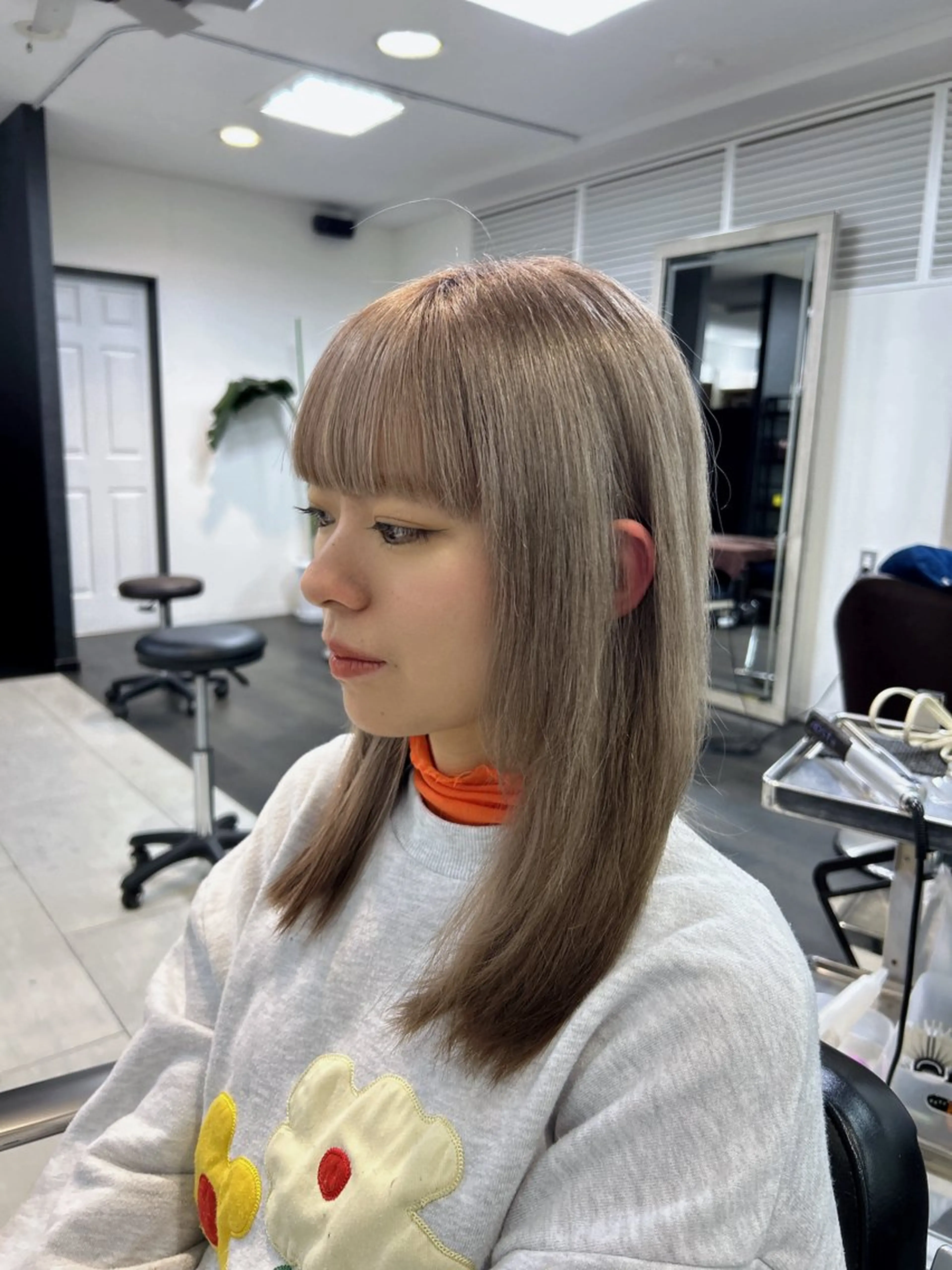 ミディアム カット ヘアカラー ハラダ マヤのヘアスタイル