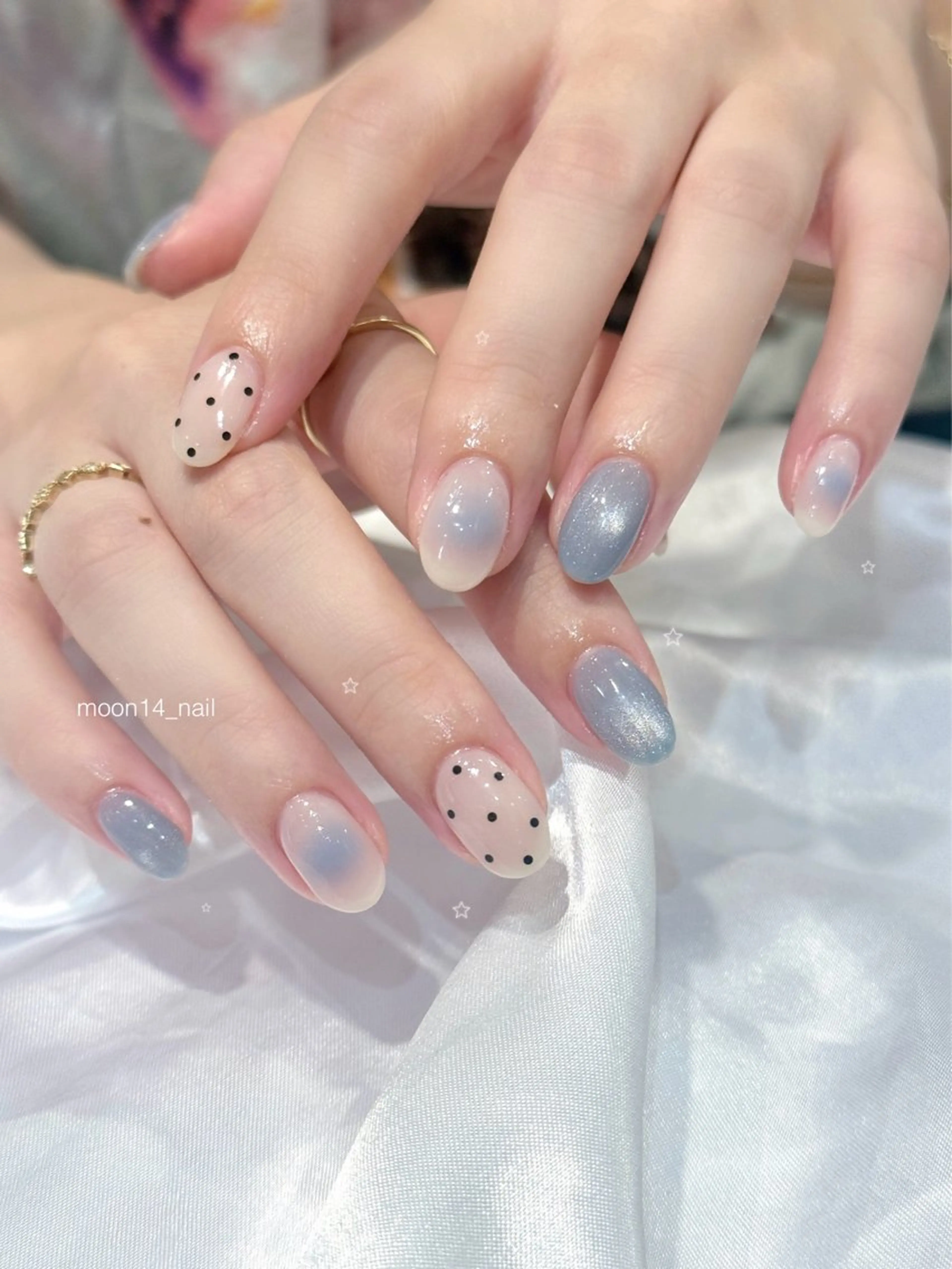 ネイル ブルー チークネイル ドット ジェルネイル 水色 ハンドネイル natsuki 💫のネイルデザイン