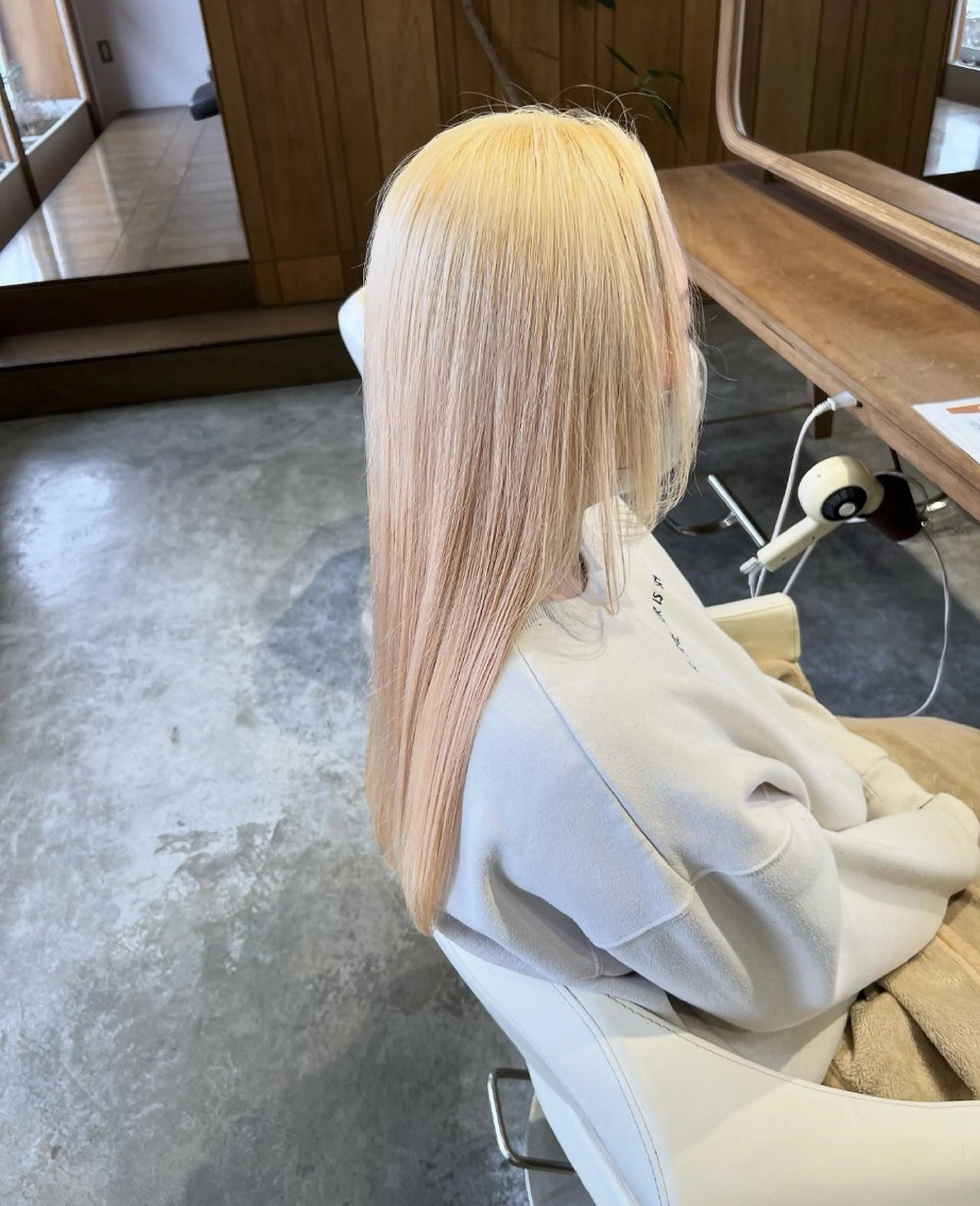 ロング カラー 抜きっぱなしブロンド ブロンド カット ヘアカラー フラム所属・WATANABE MISAKIのヘアスタイル
