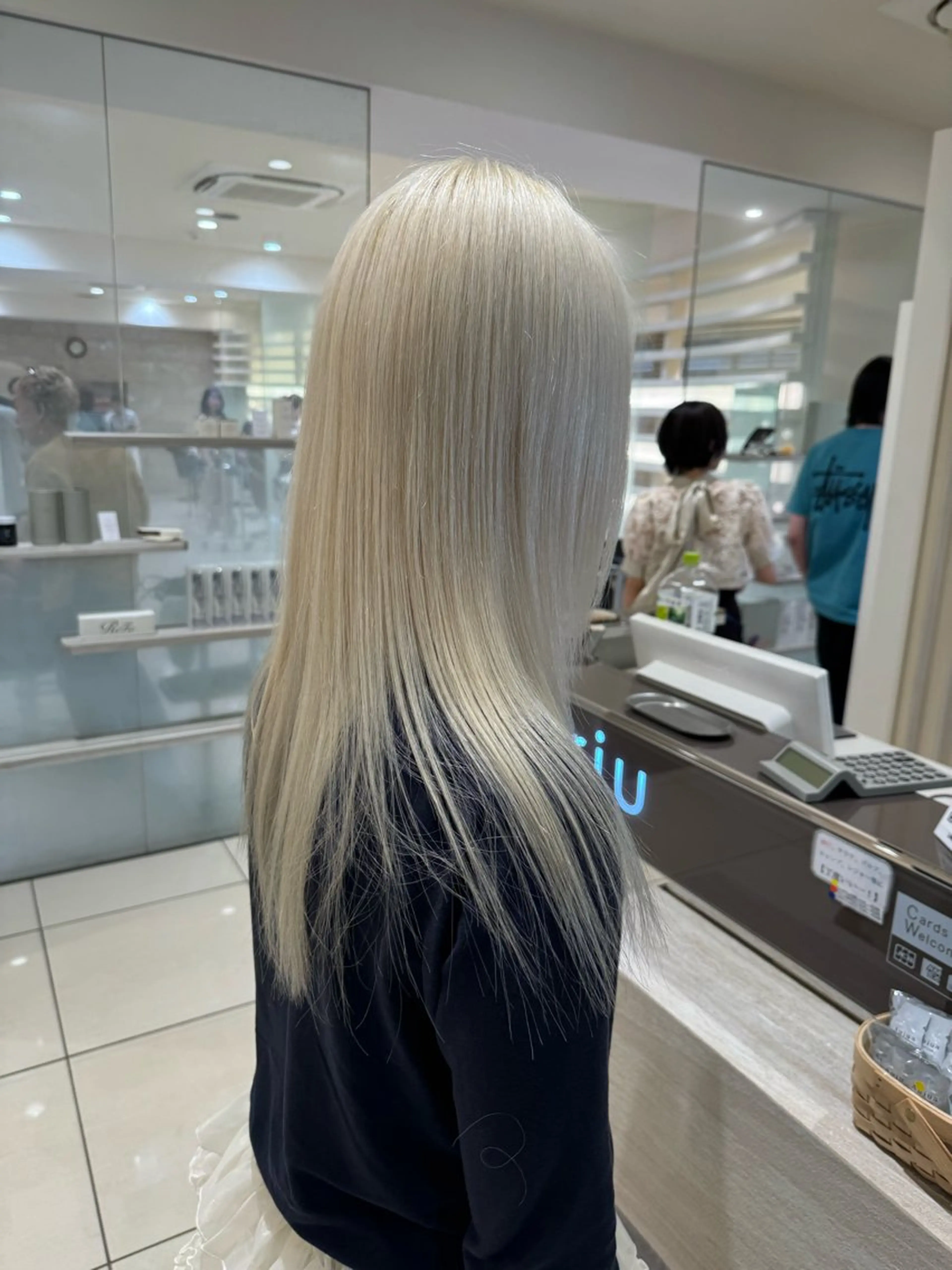 カラー 🎀ハイトーン🎀 🩶艶髪🩶YUNAのヘアスタイル