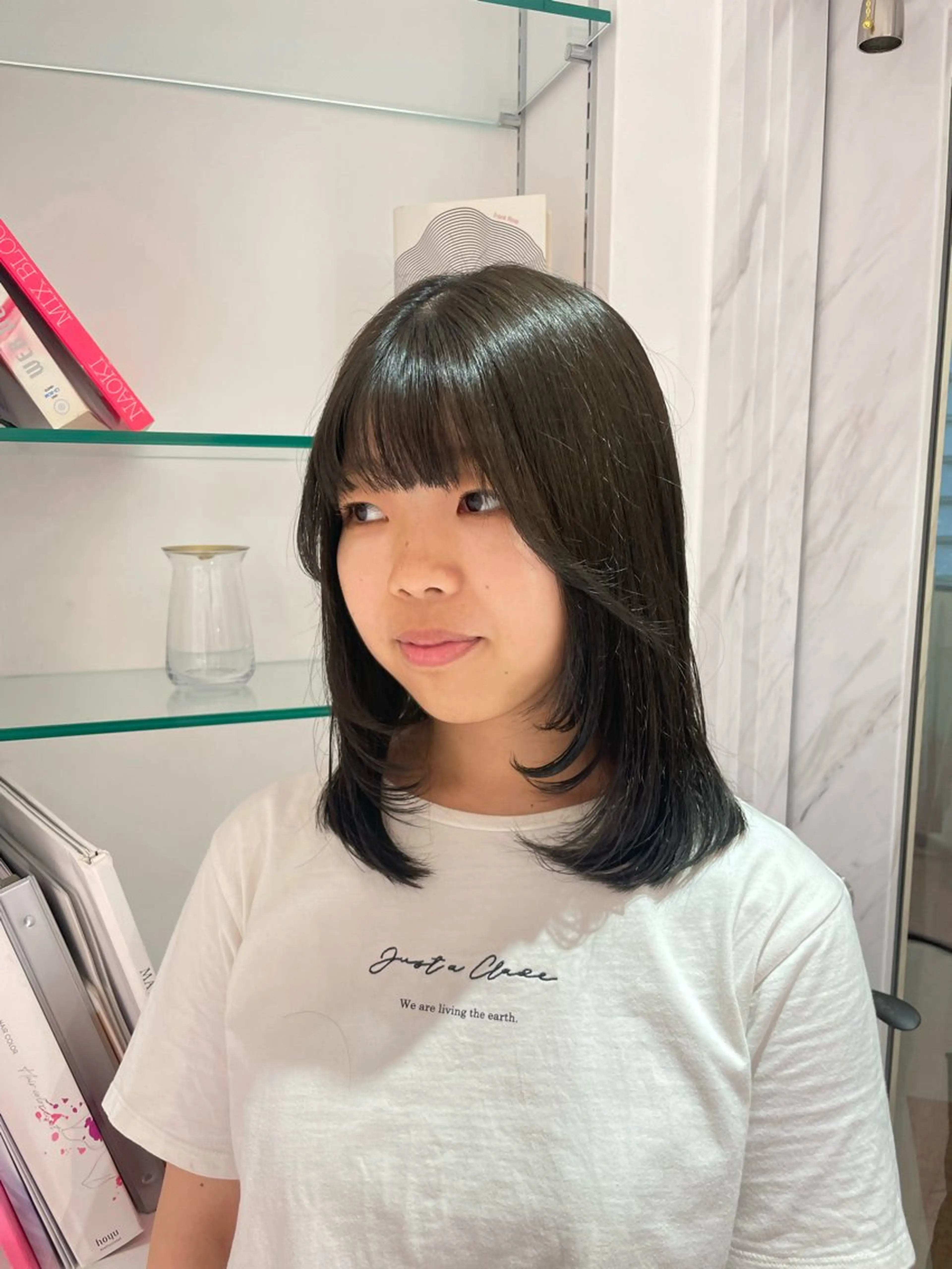 セミロング カラー 顔まわりレイヤー レイヤーカット カット ヘアカラー 佐藤 綾郁のヘアスタイル