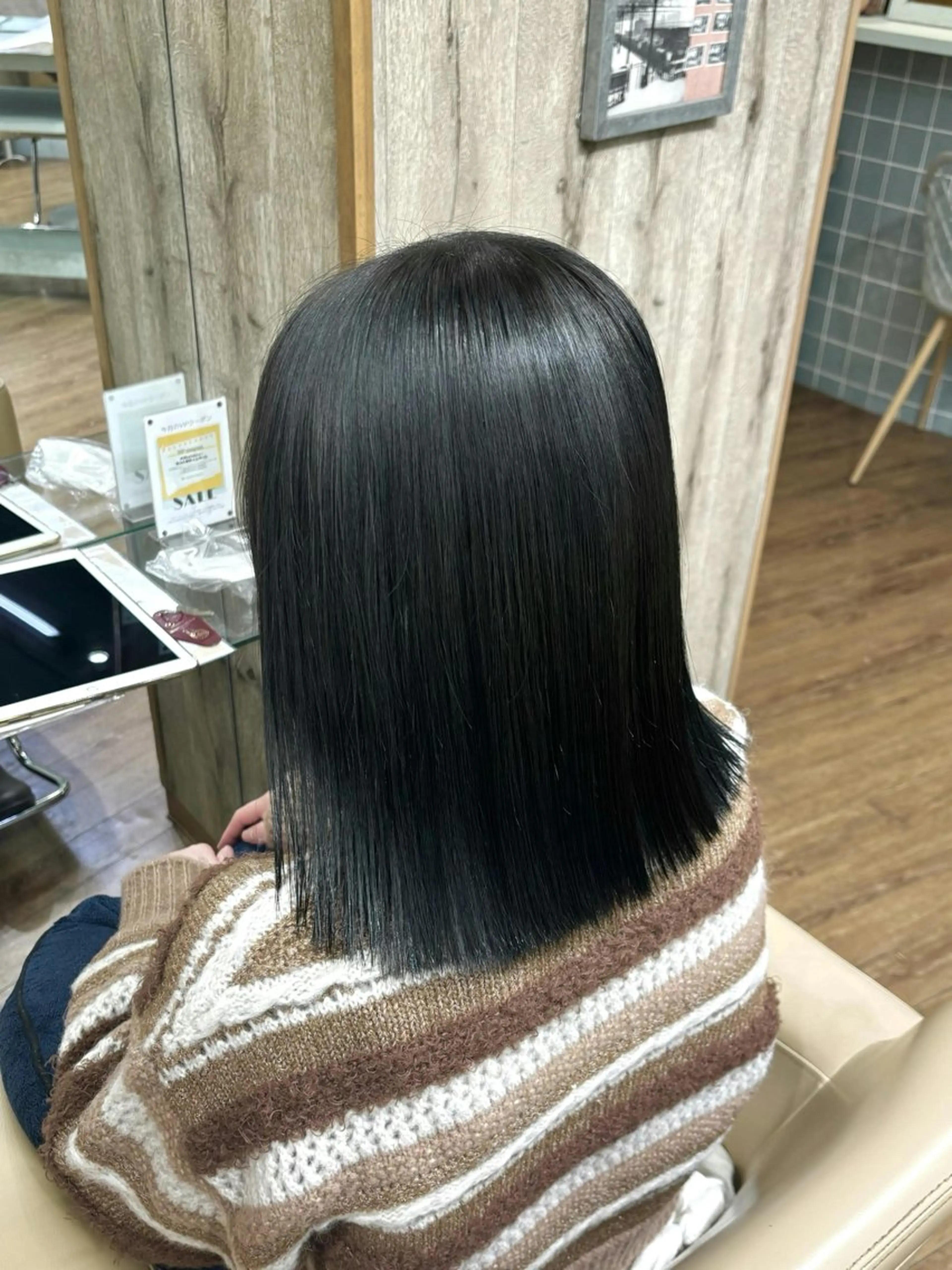 セミロング カラー 佐野 玖玲愛のヘアスタイル