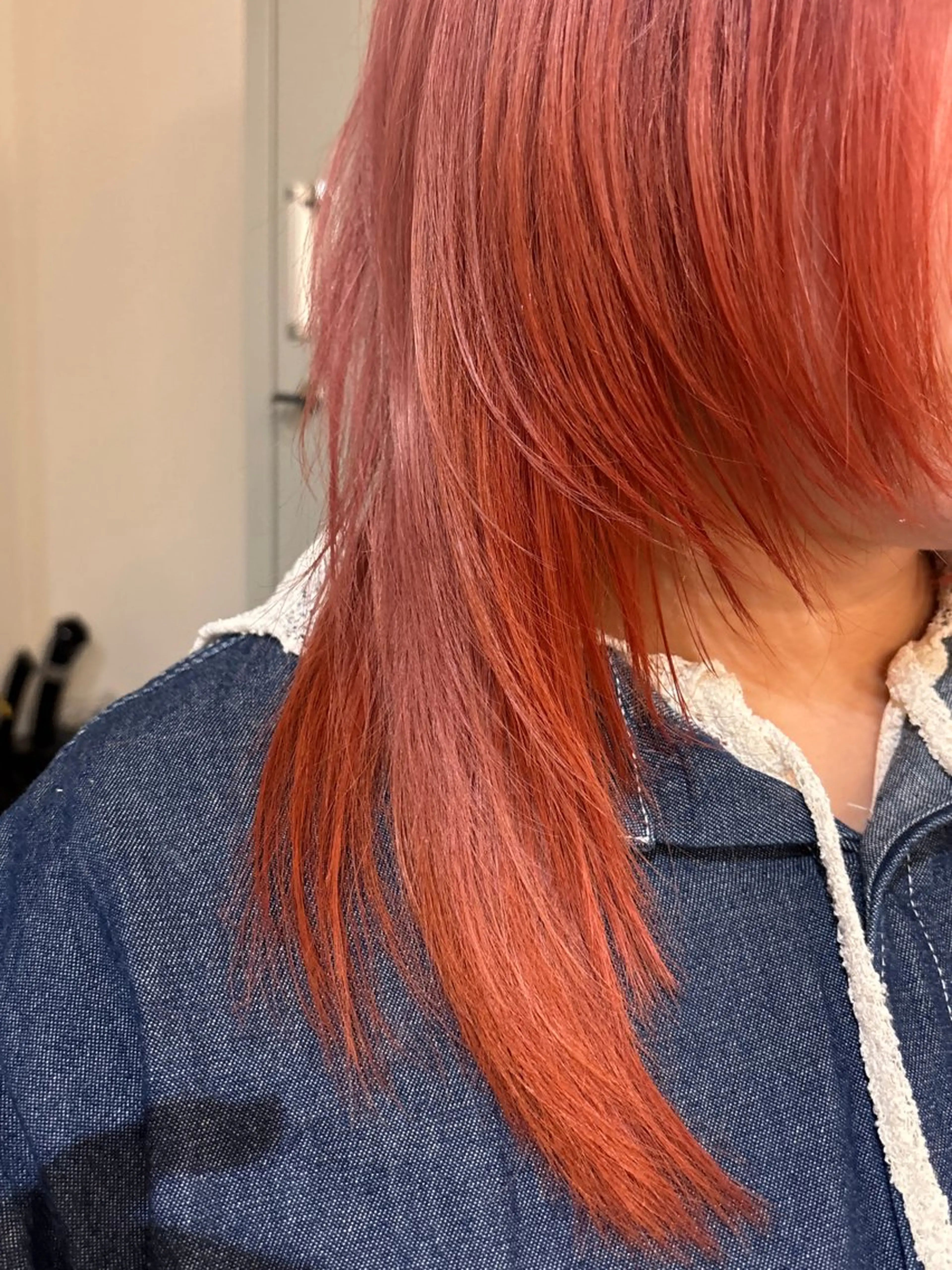 セミロング ブリーチカラー🤍 髪質改善🌟のヘアスタイル