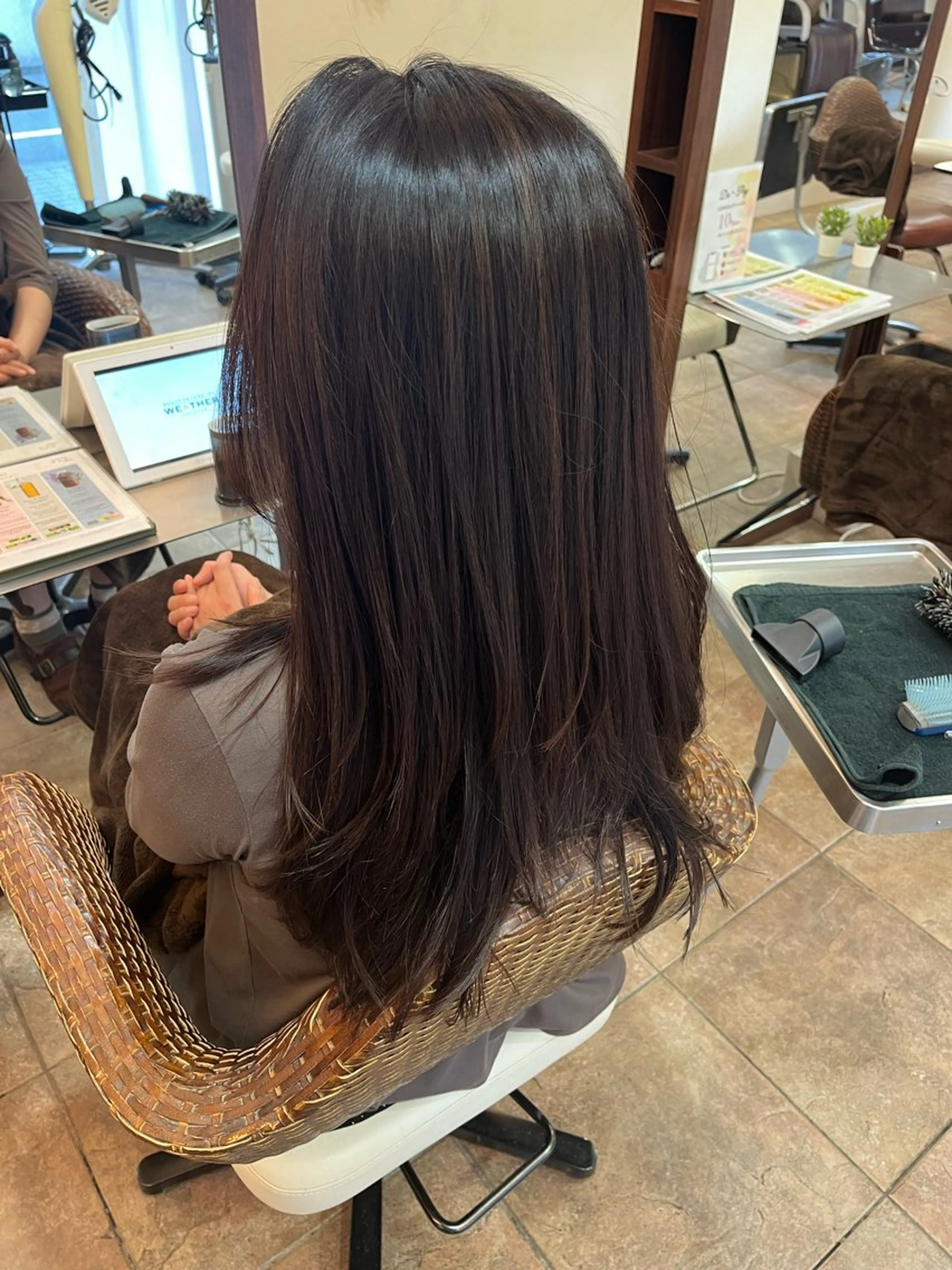 セミロング ヘアカラー トリートメント 羽山 宇宙のヘアスタイル