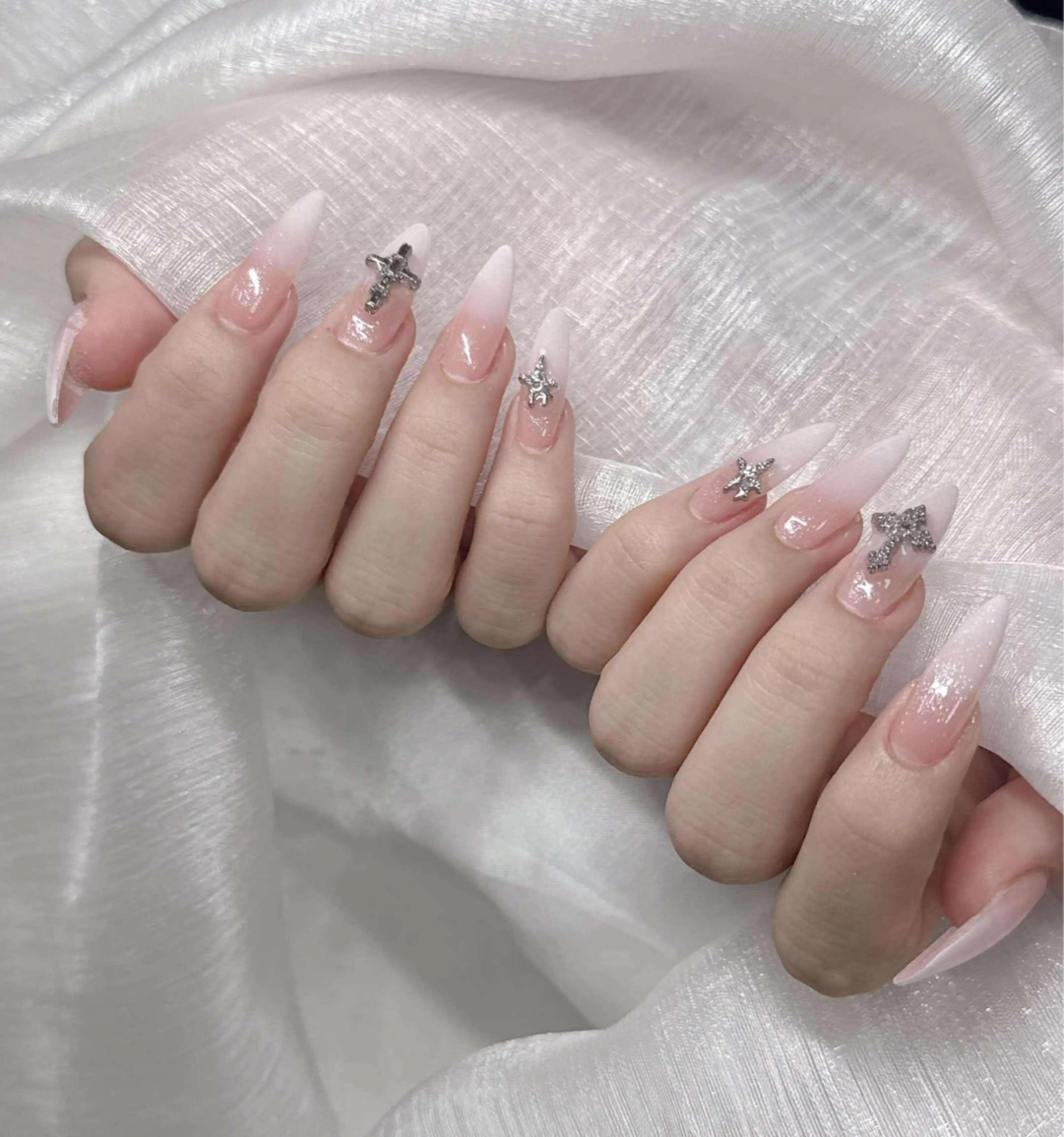 ネイル 長さ出し グラデーション 卒業式 キラキラネイル マグネットネイル ハンドネイル Lee Nailsのネイルデザイン