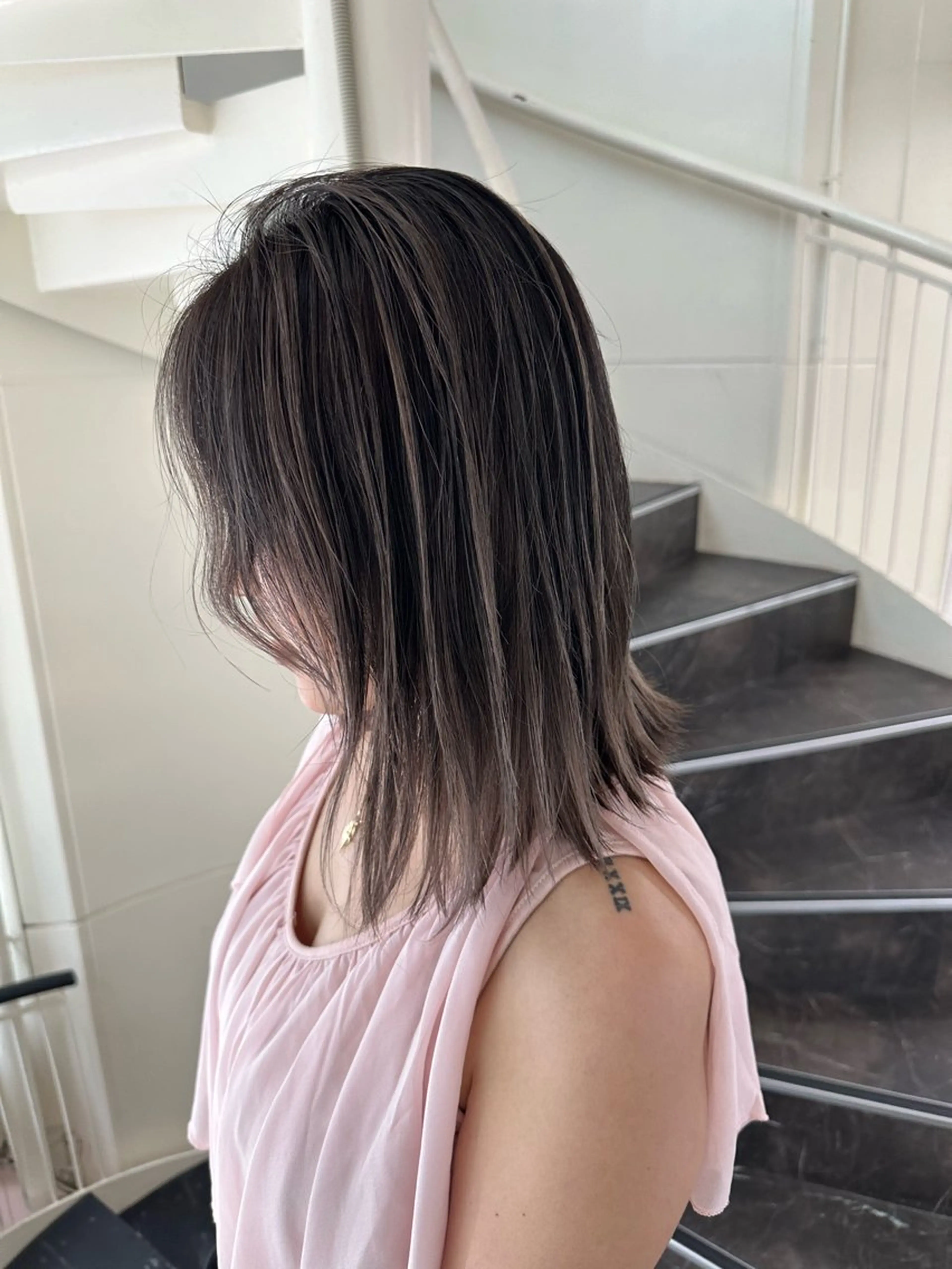 ミディアム カラー ヘアアレンジ カット ヘアカラー トリートメント 久米 治仁のヘアスタイル