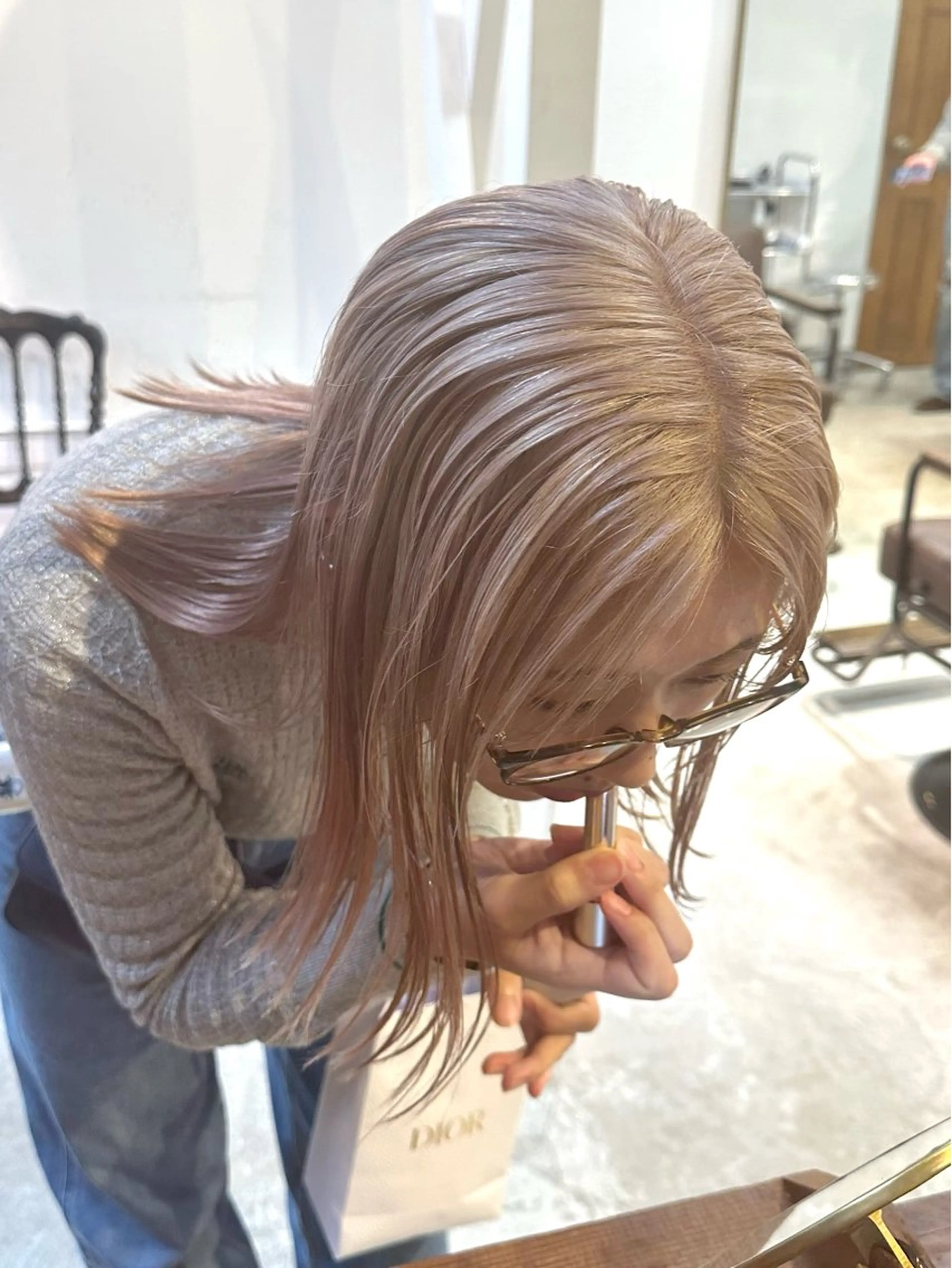 ミディアム ヘアカラー トリートメント 抜きっぱなしブロンド ササキカズマのヘアスタイル