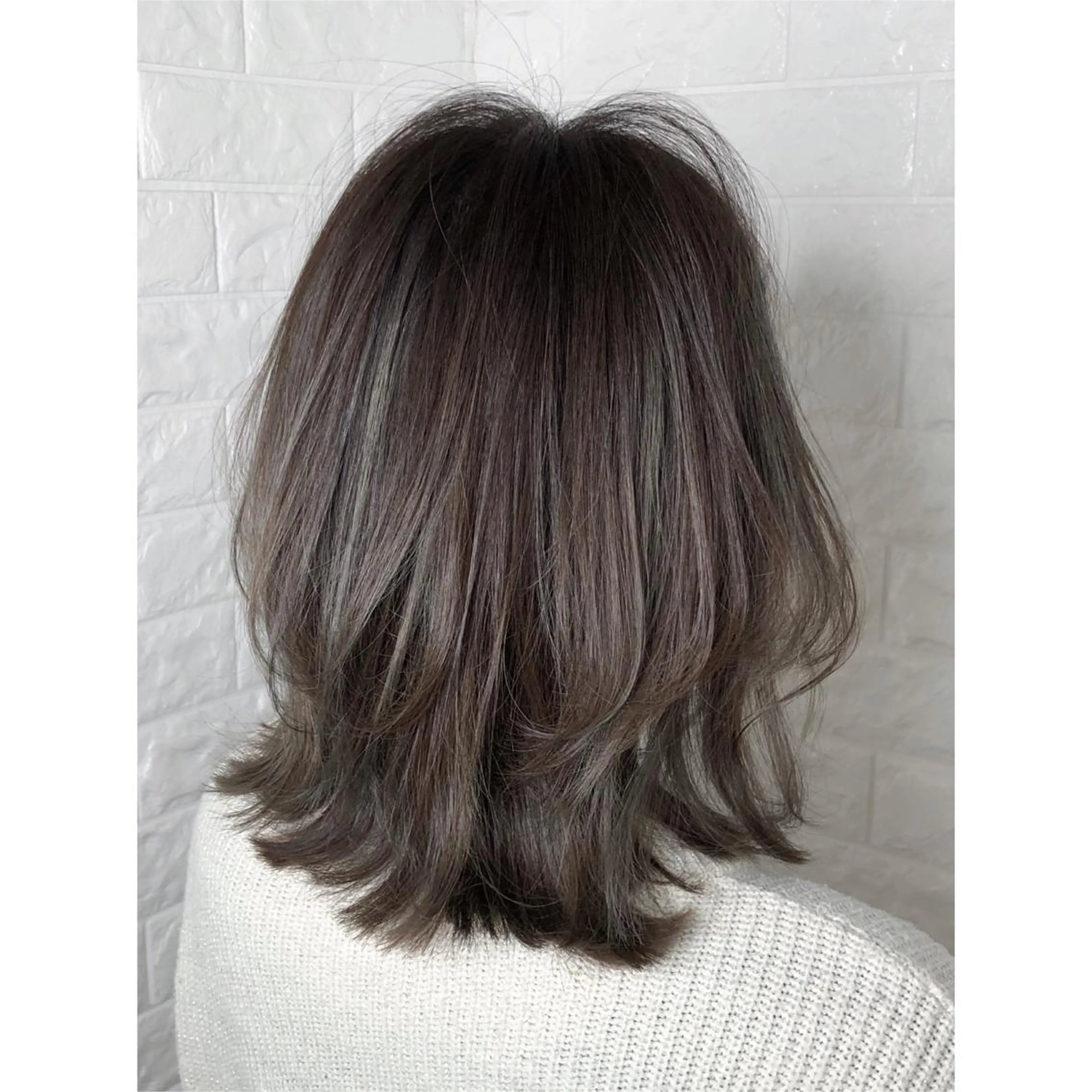 ミディアム カラー グレージュ ハイライトカラー 外国人風カラー ハイライト レイヤーカット カット ヘアカラー KIZU 髪質改善 オカルト怪談のヘアスタイル