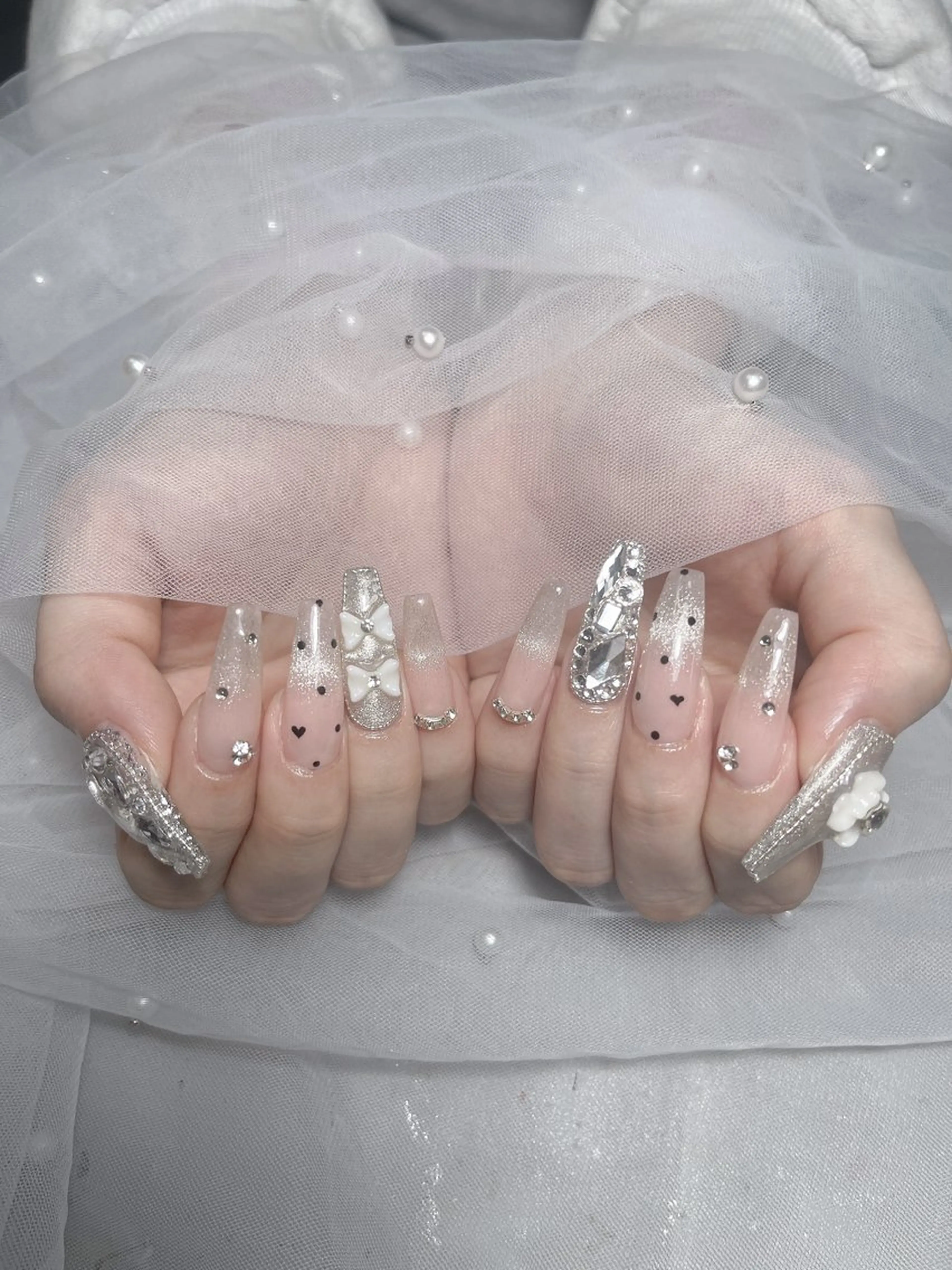 ネイル オーロラネイル クリアネイル フラッシュネイル ジェルネイル グラデーション ハンドネイル Amee Nailsalonのネイルデザイン